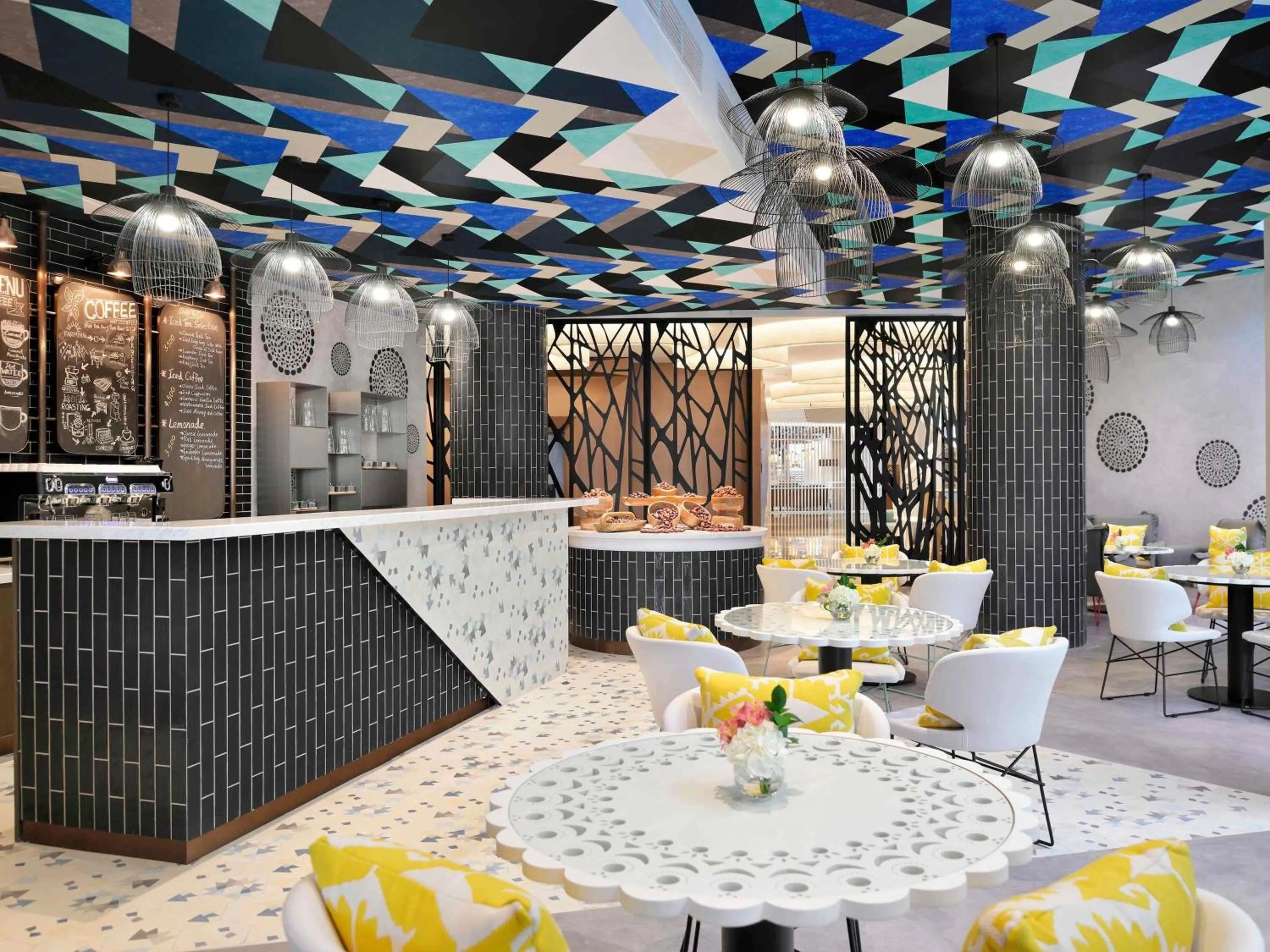 Restaurant/places to eat in Mövenpick Hotel & Apartments Ghala Muscat