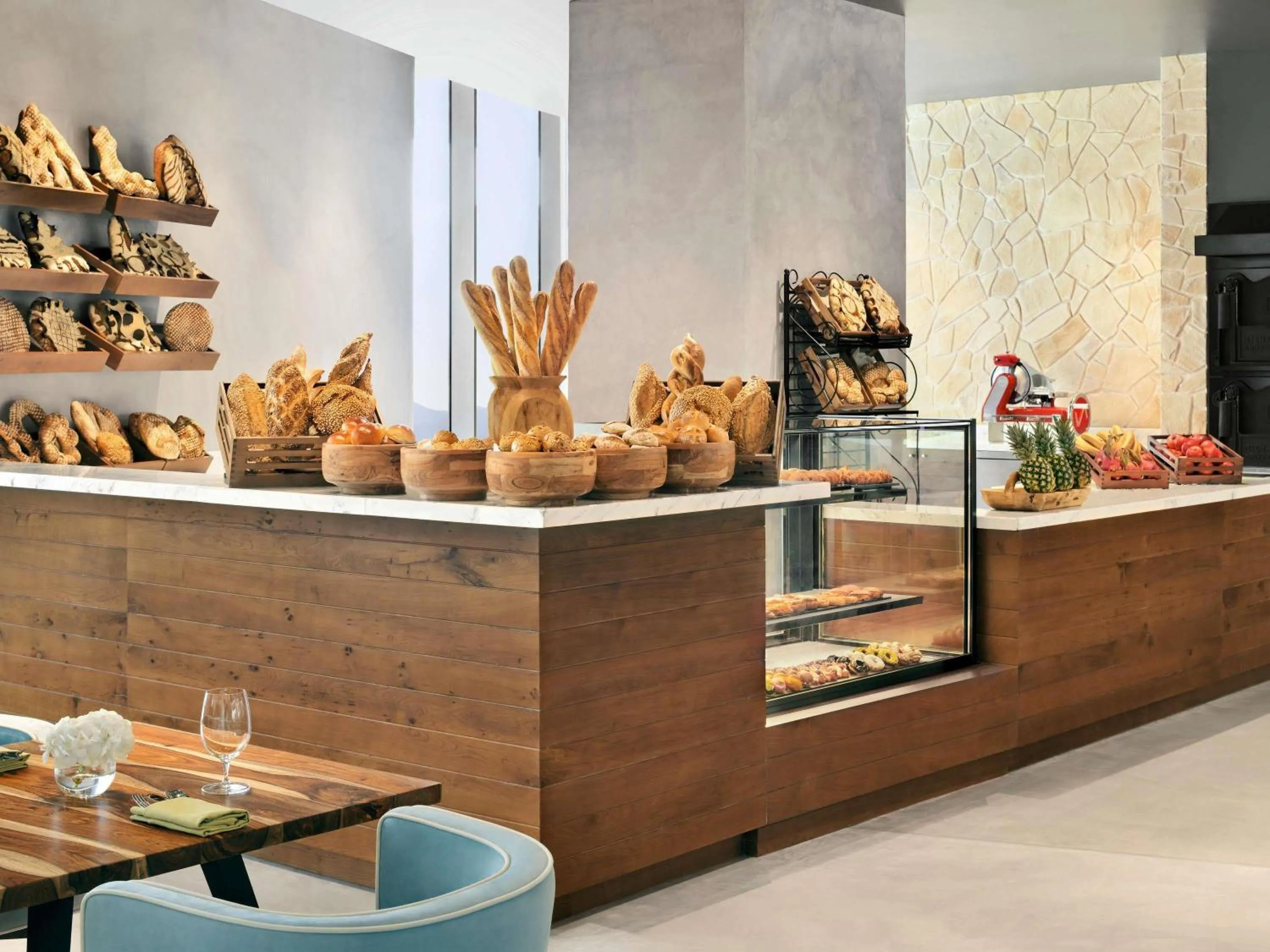 Restaurant/places to eat in Mövenpick Hotel & Apartments Ghala Muscat