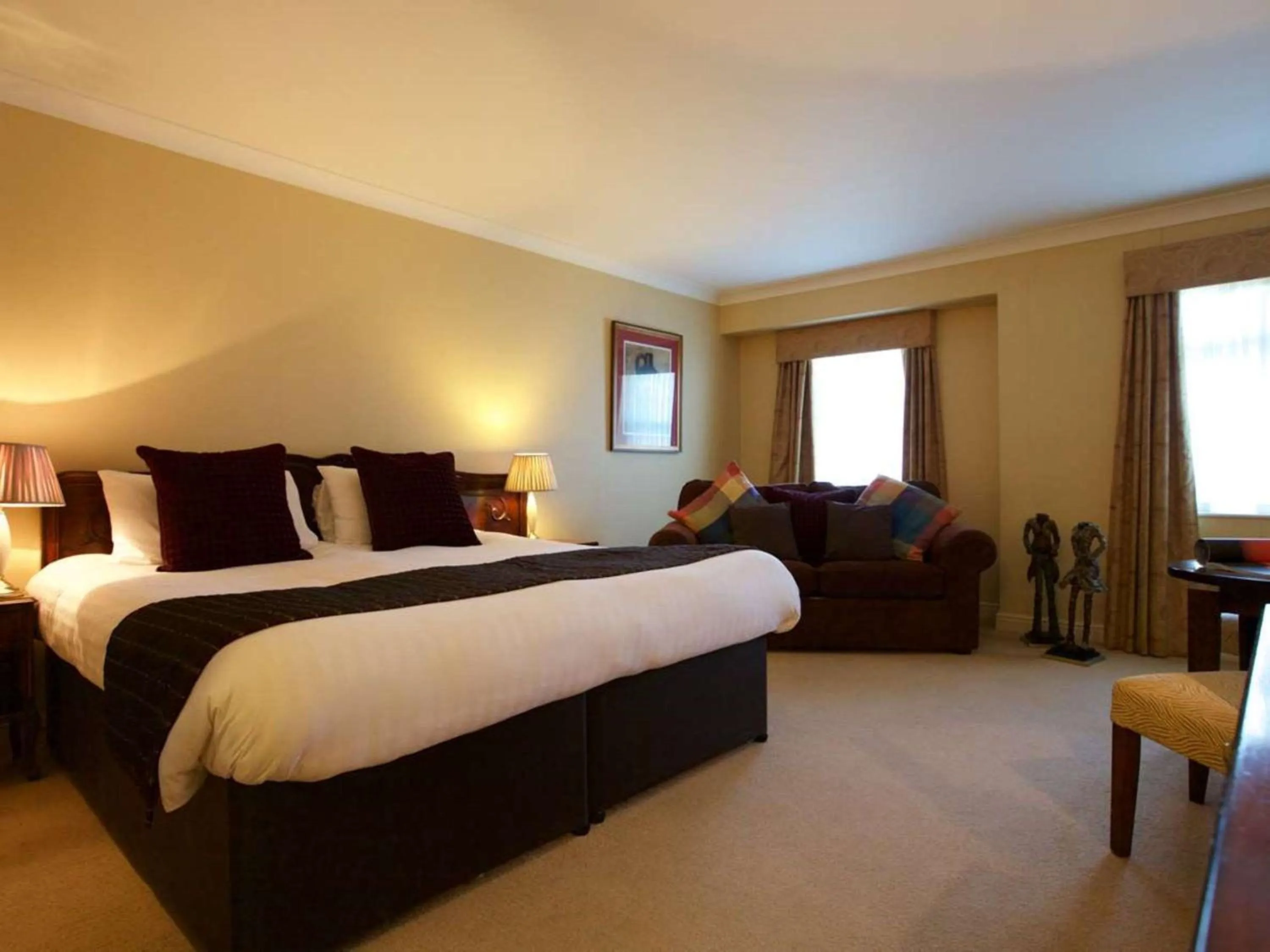 Photo of the whole room, Bed in Wrexham Llyndir Hotel by Belvilla