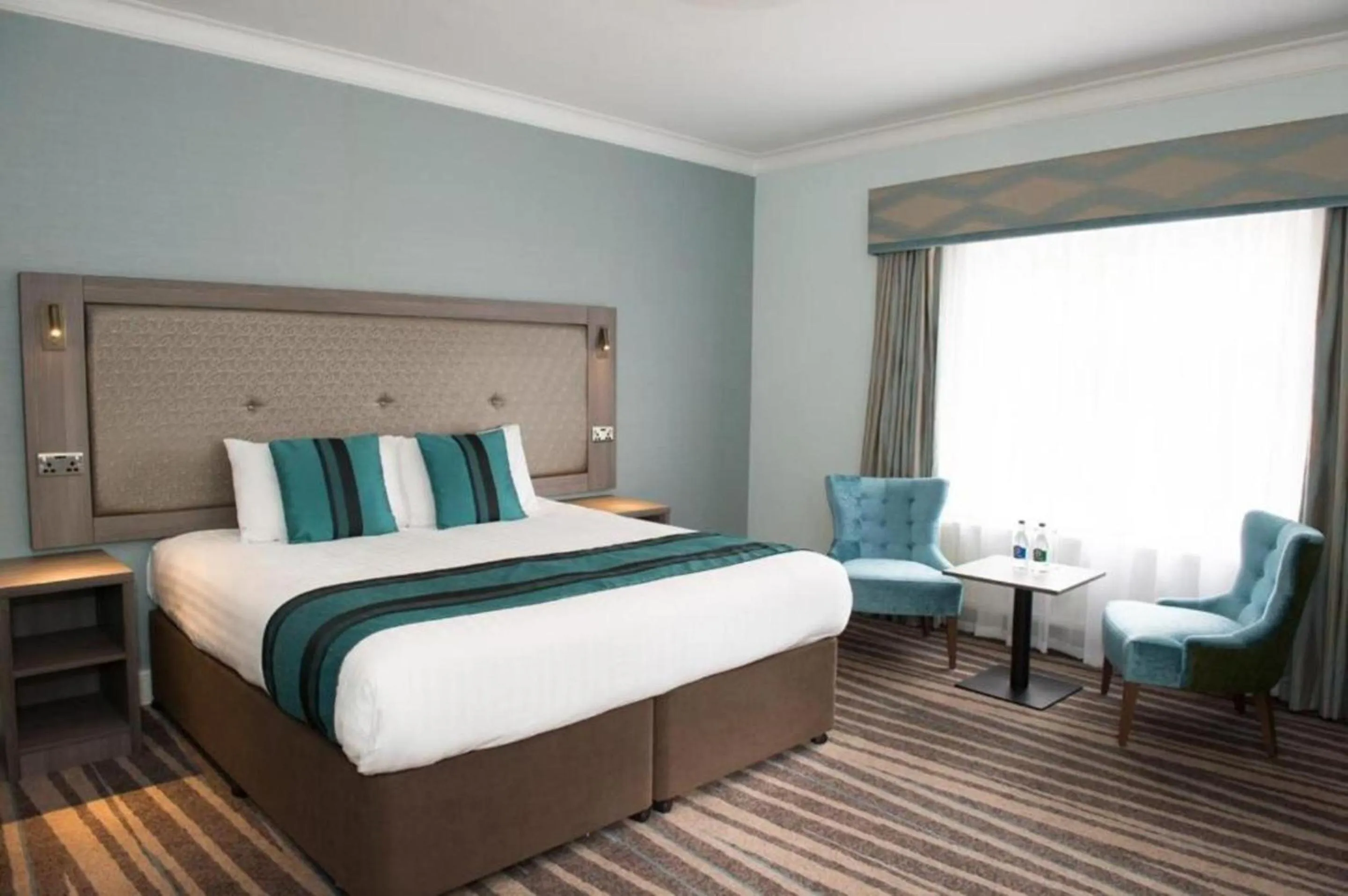 Bedroom, Bed in Wrexham Llyndir Hotel by Belvilla