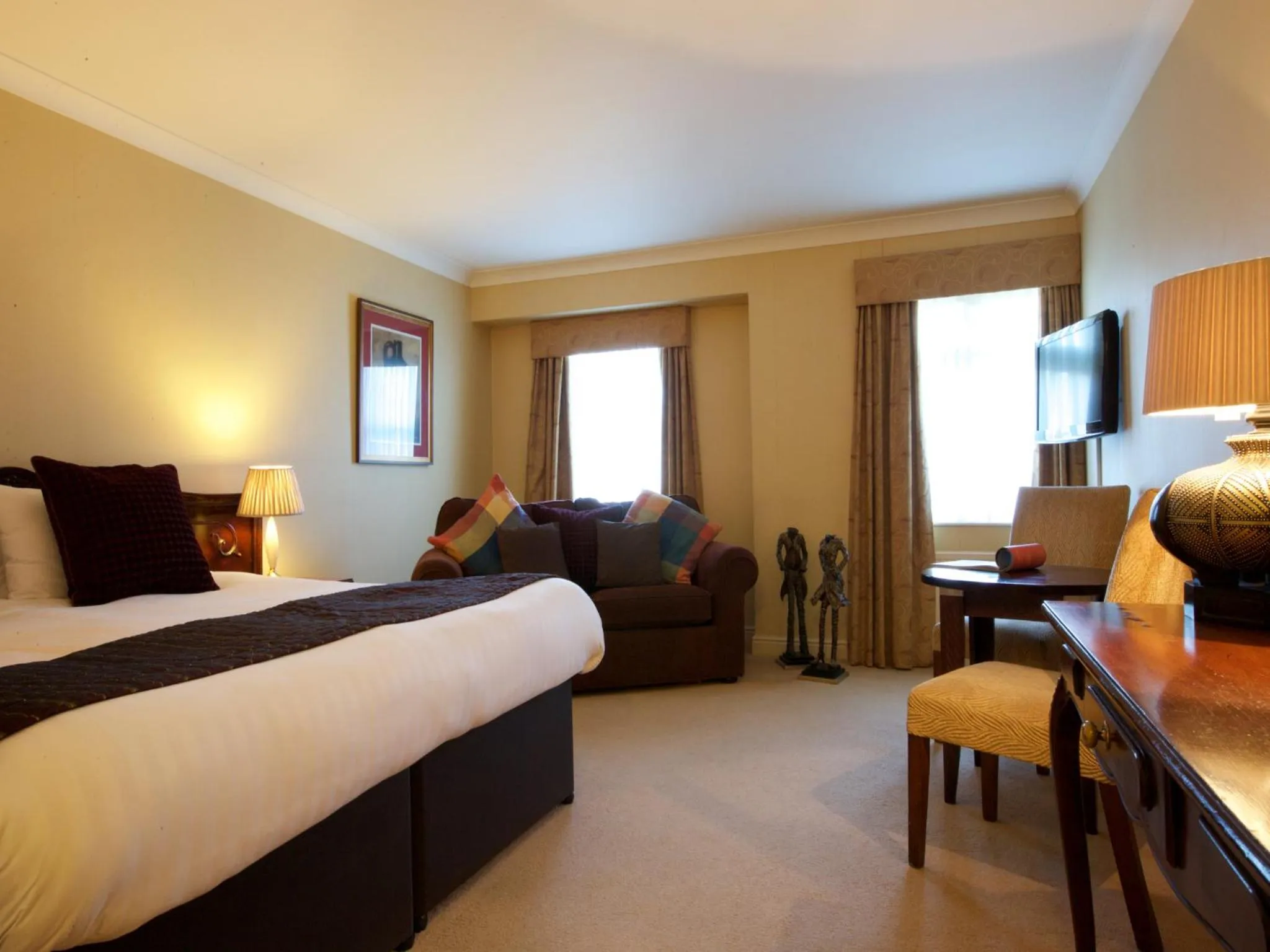 Bedroom, Bed in Wrexham Llyndir Hotel by Belvilla