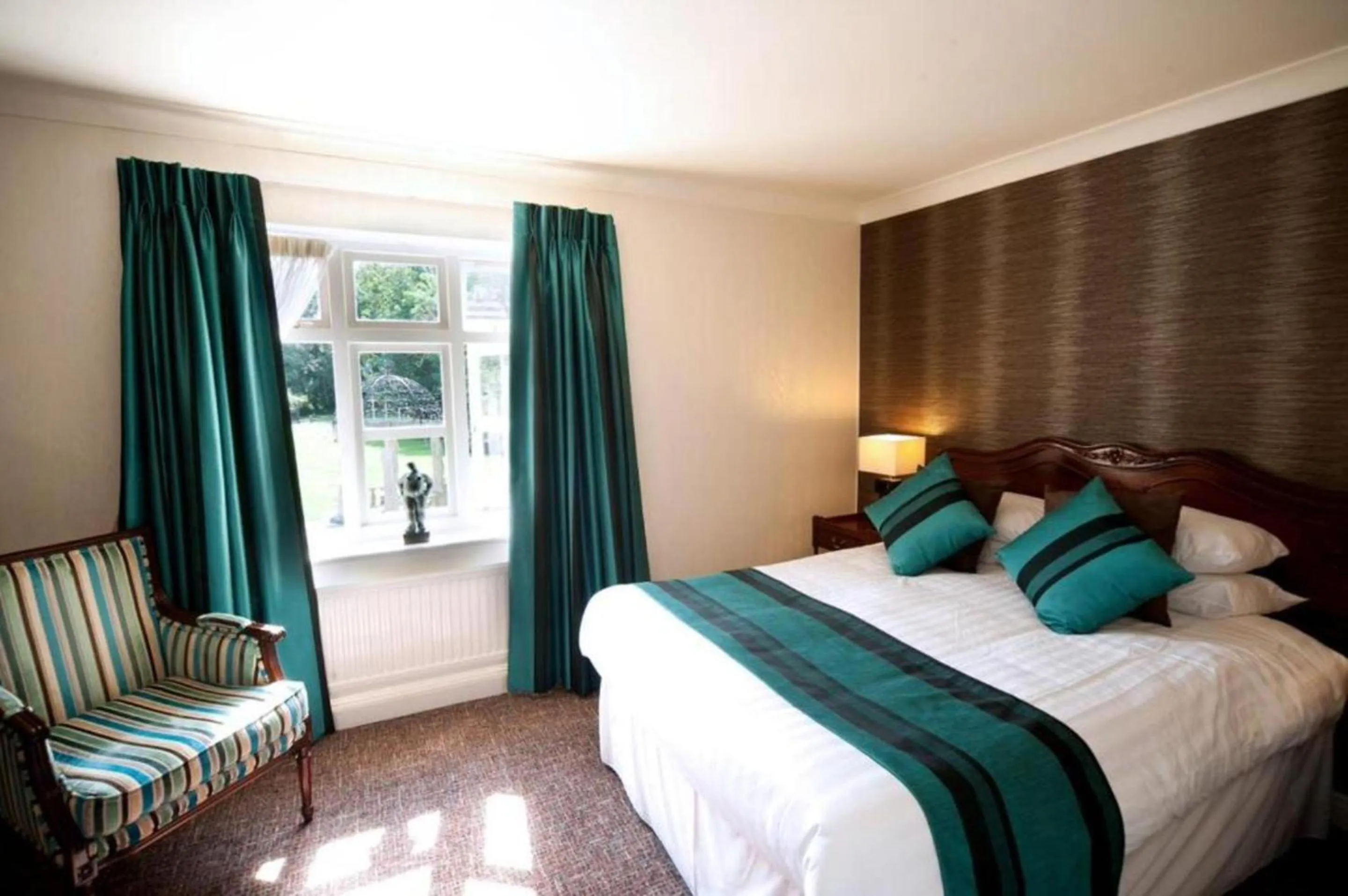 Bedroom, Bed in Wrexham Llyndir Hotel by Belvilla