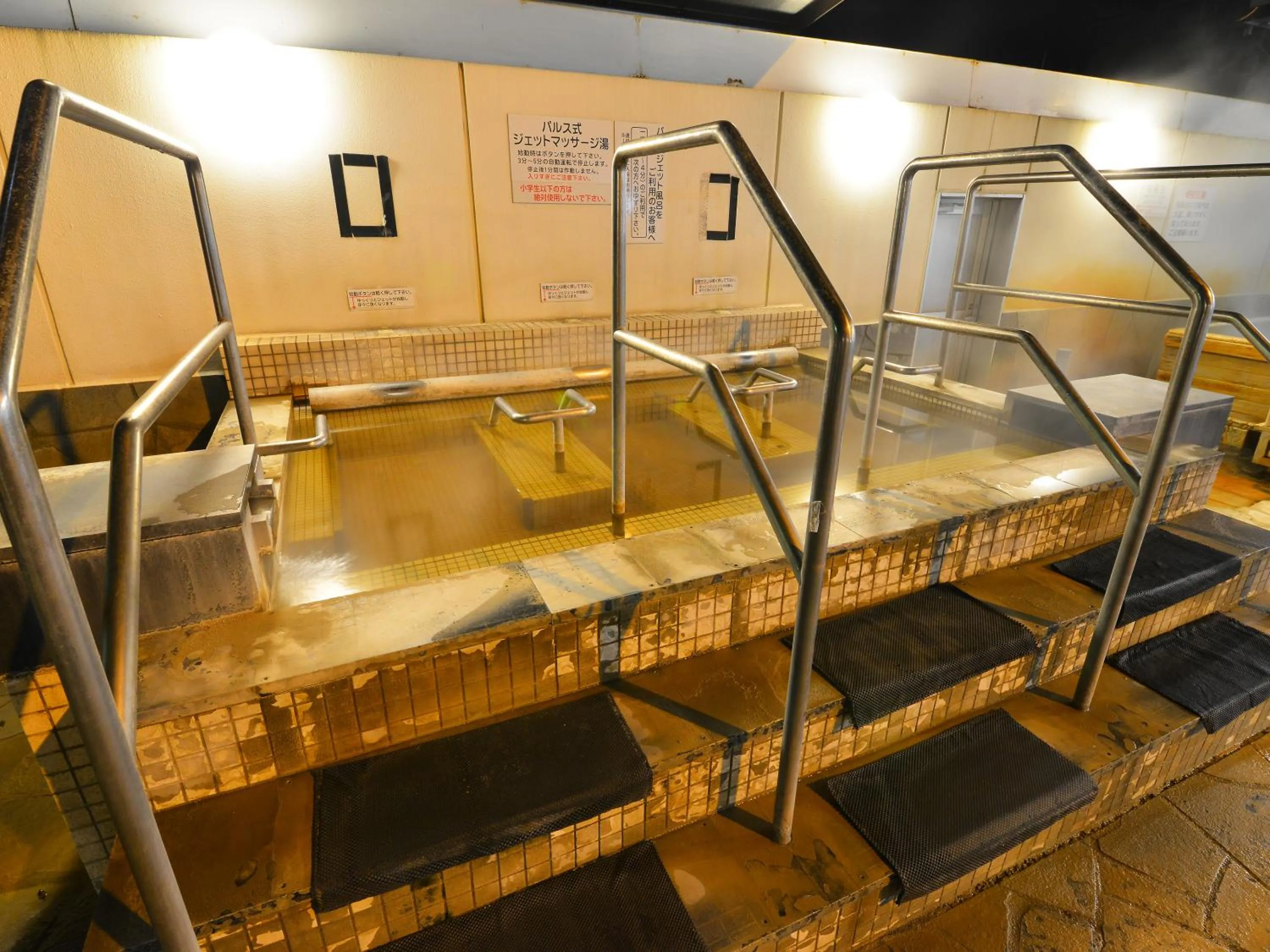 Hot Spring Bath in HigashimaeOnsen Shinwanoyu Hotel Akitaya