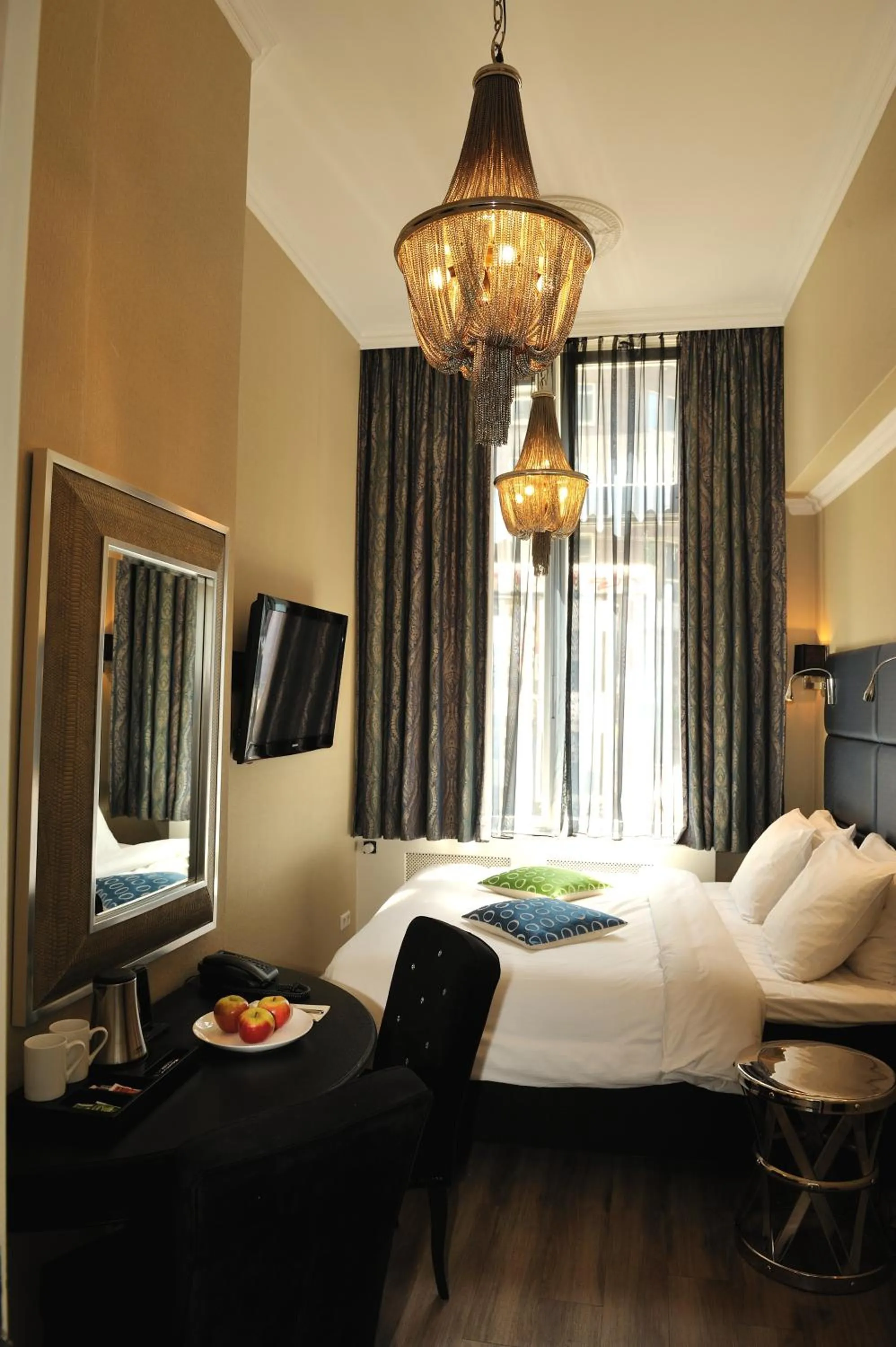 Bedroom, Bed in Hotel Sint Nicolaas