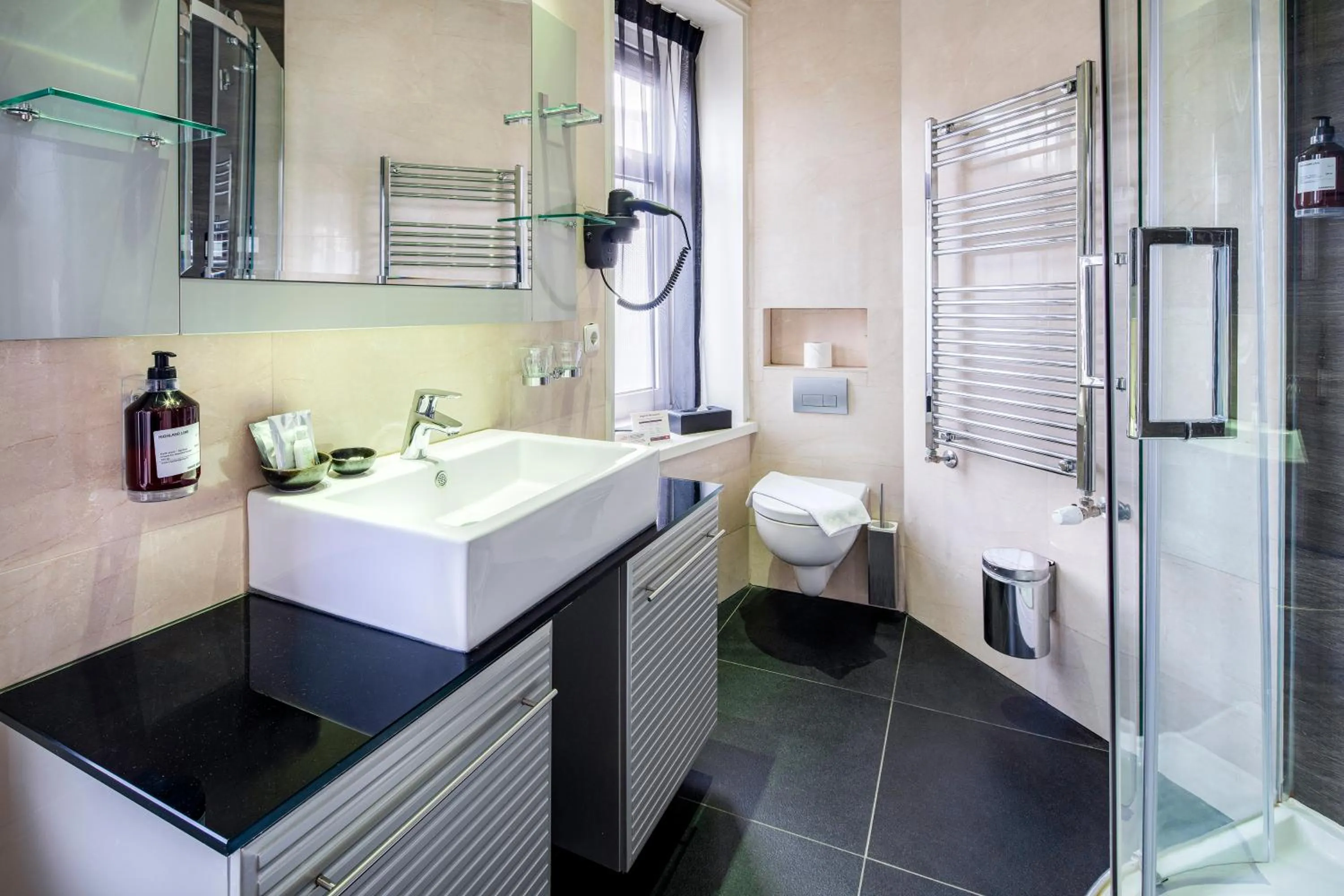 Shower in Hotel Sint Nicolaas