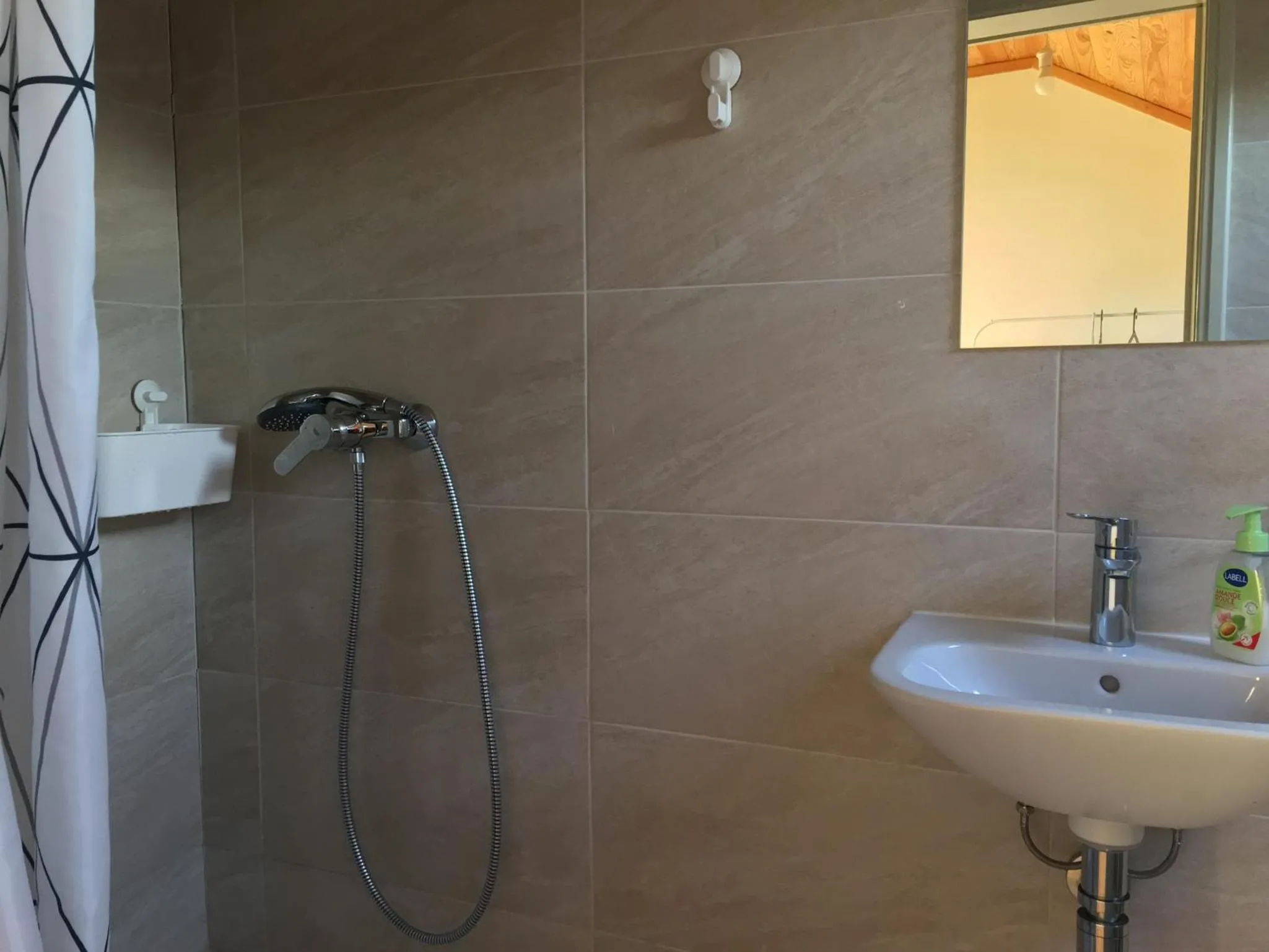 Shower in Residencial Avenida Hostel