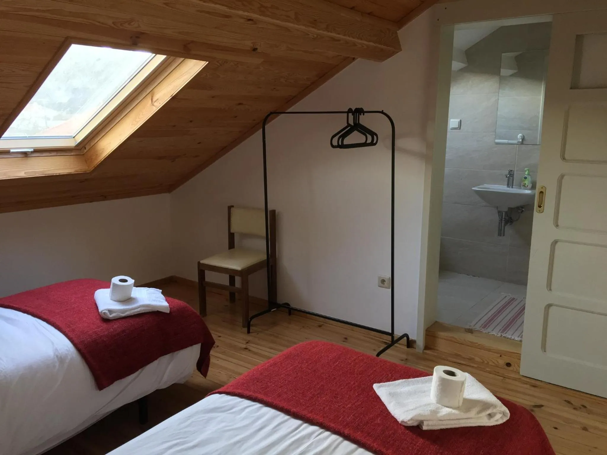 Shower, Bed in Residencial Avenida Hostel