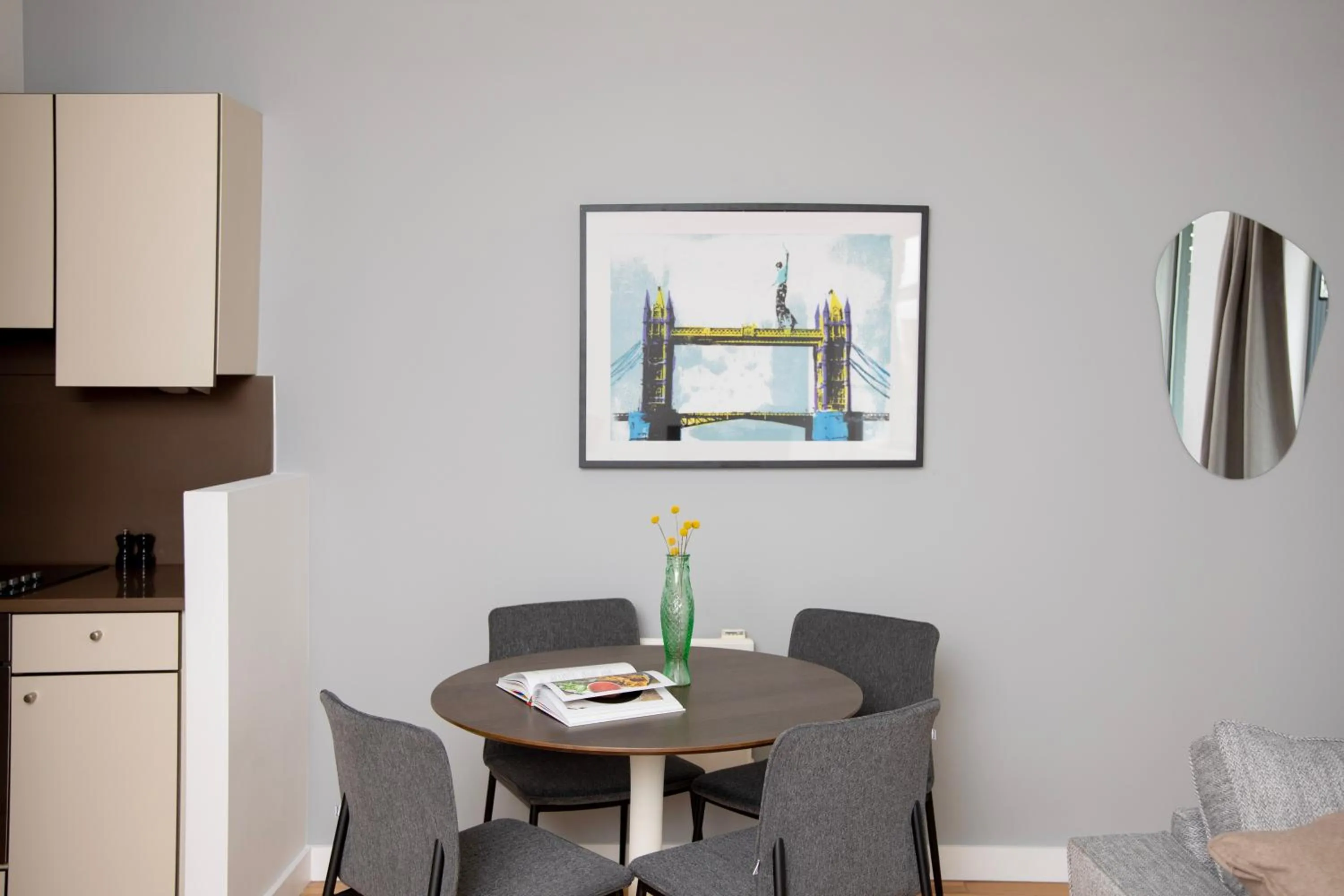 Dining area in Bob W London Tower Hill - Residences