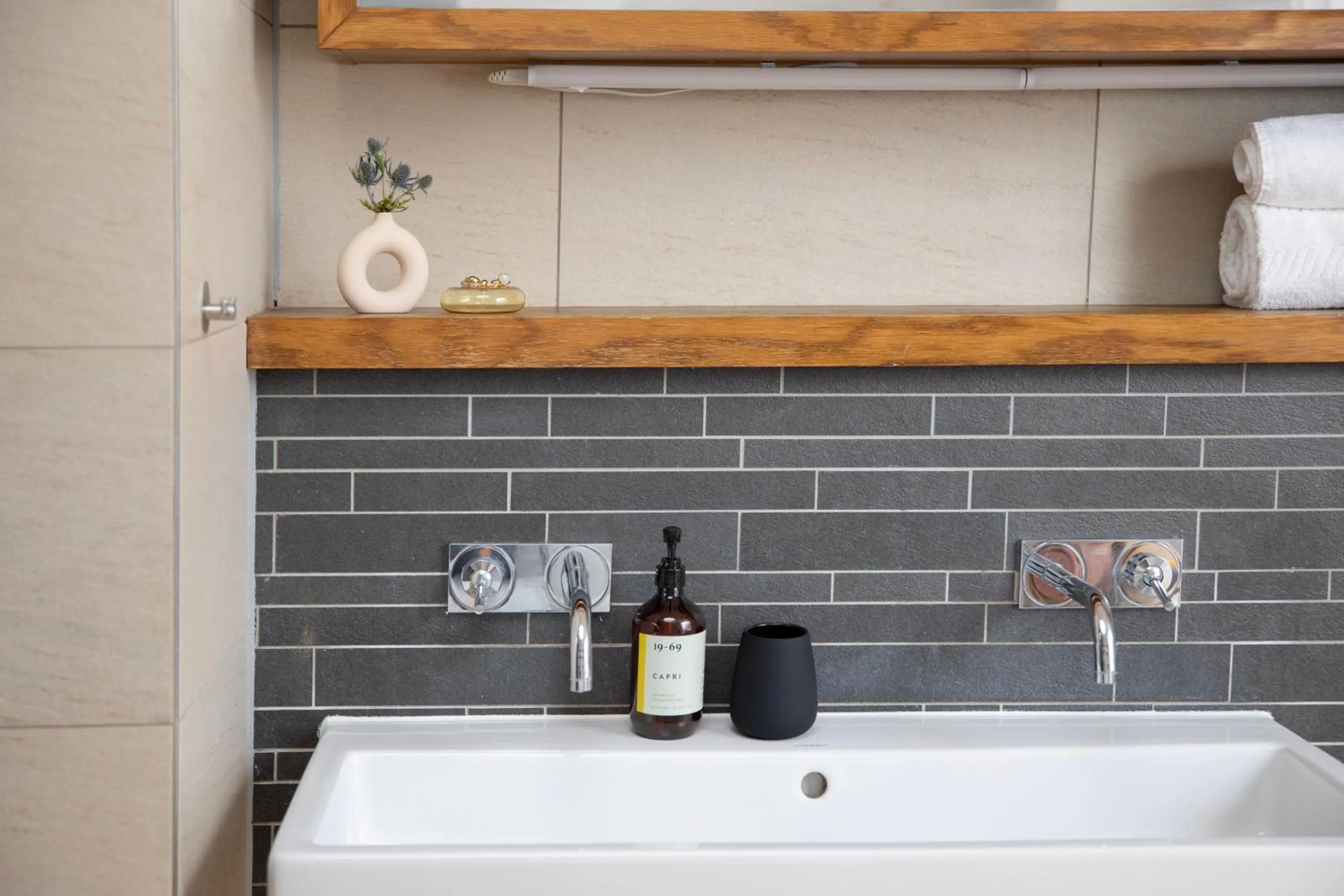 Bathroom in Bob W London Tower Hill - Residences