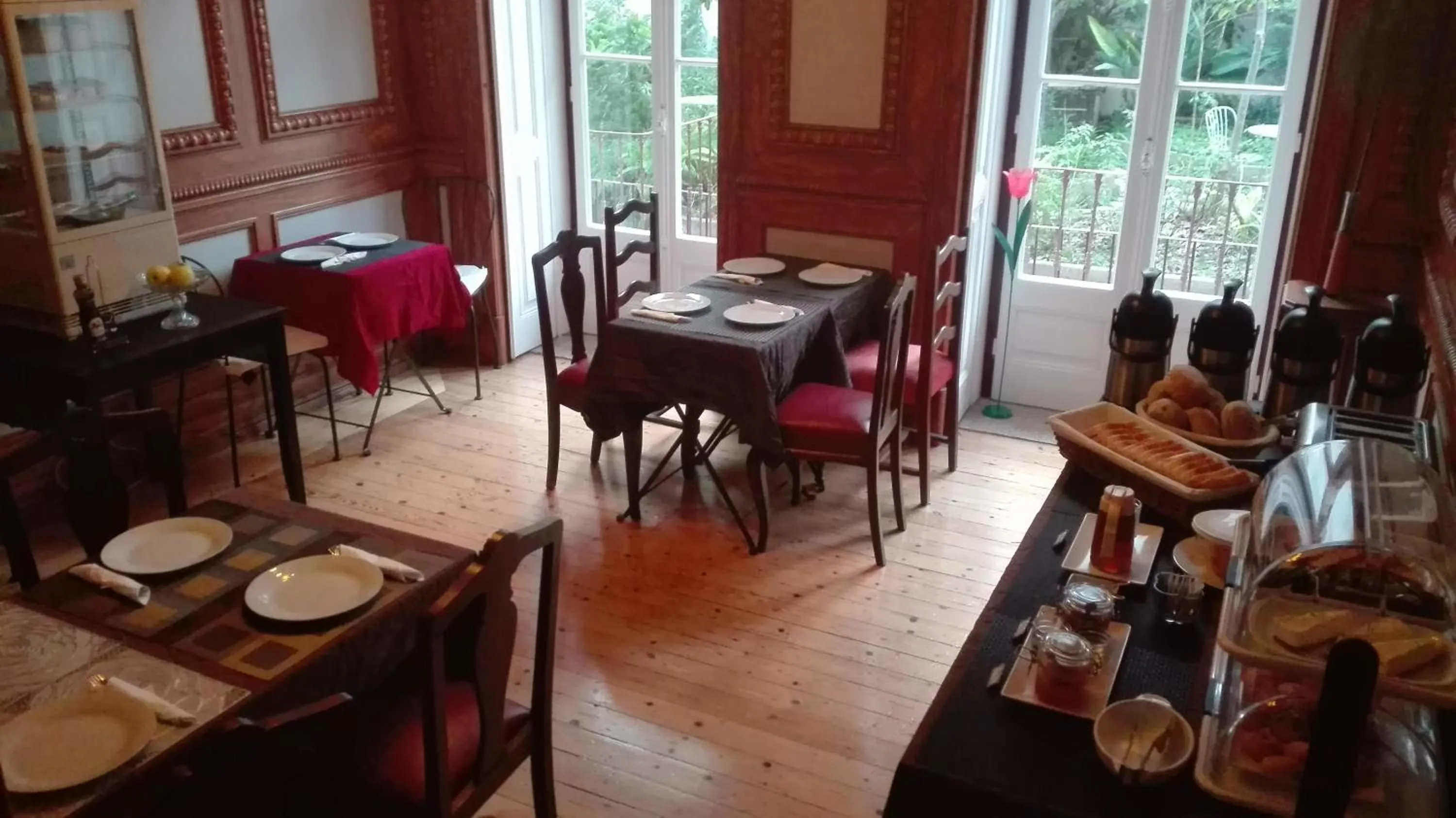 Buffet breakfast in O Jardim da Tessa