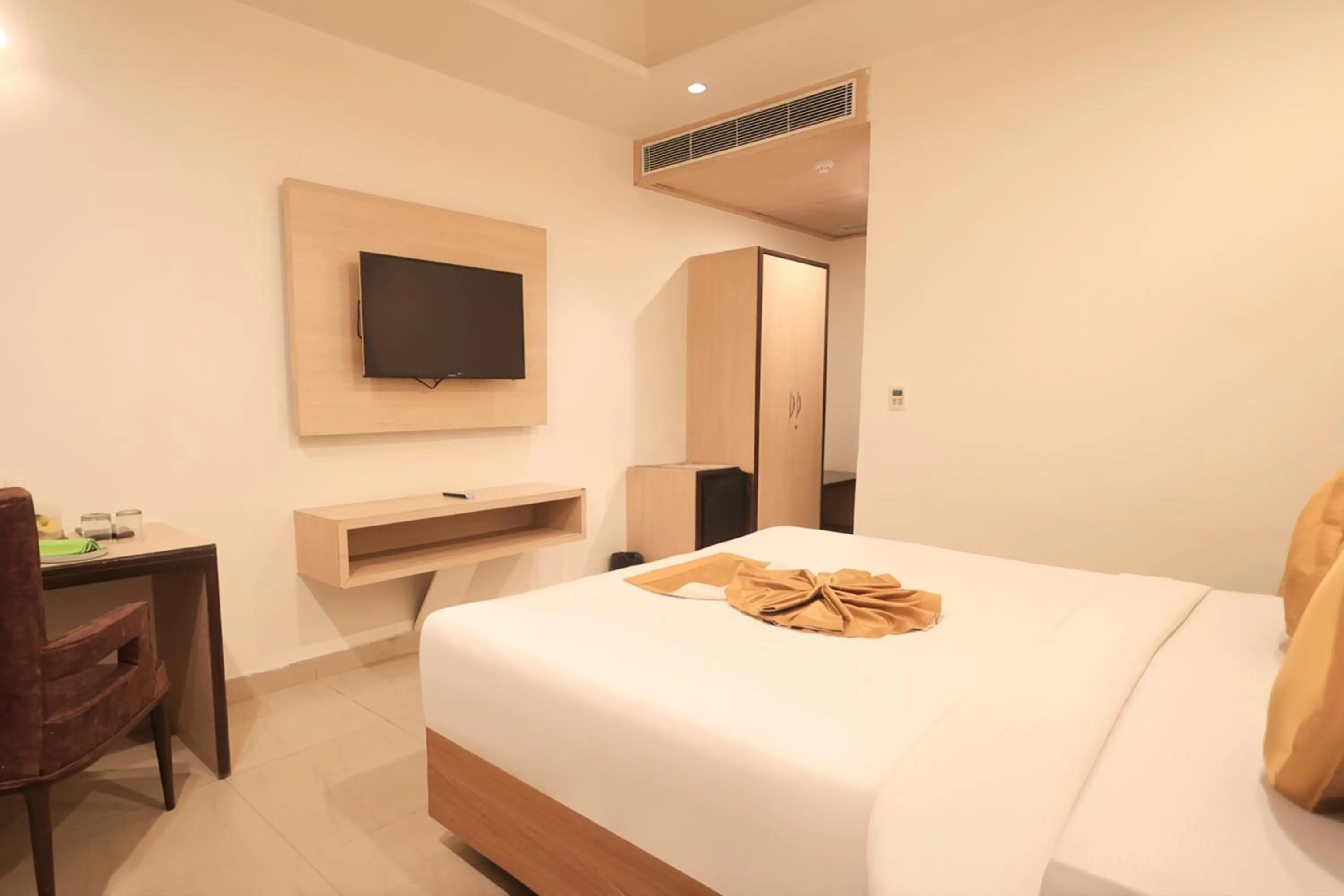 Bedroom, Bed in Ecko Lite MARS Hotel, Amritsar