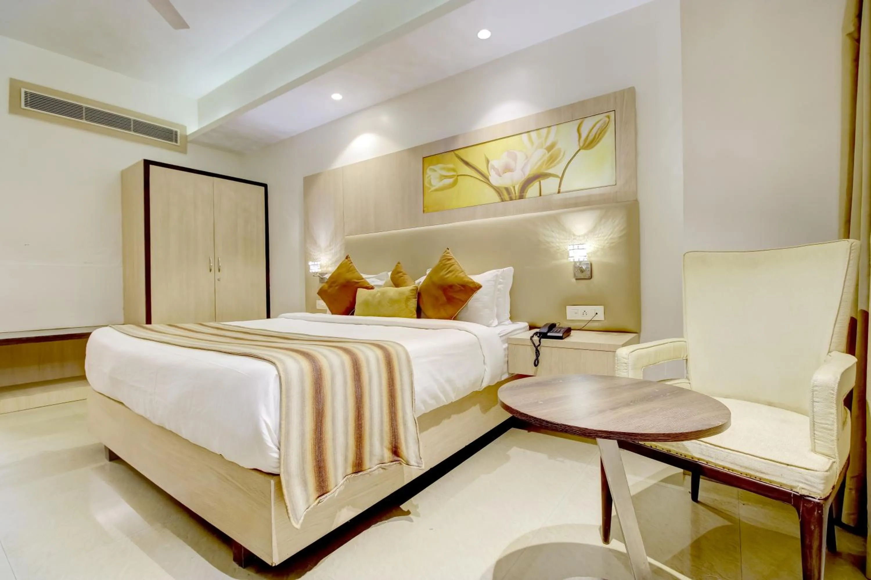 Photo of the whole room, Bed in Ecko Lite MARS Hotel, Amritsar