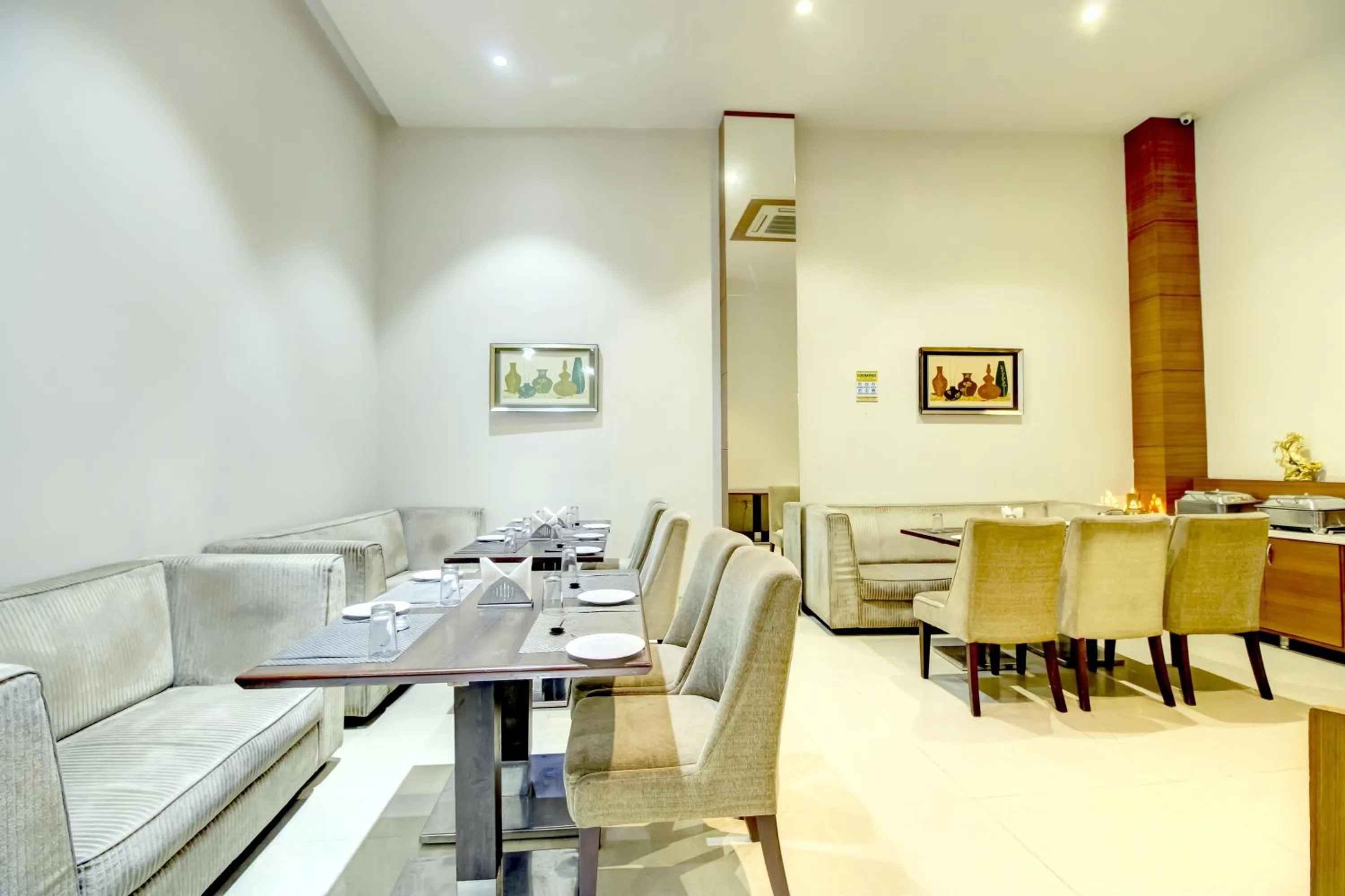 Restaurant/places to eat in Ecko Lite MARS Hotel, Amritsar