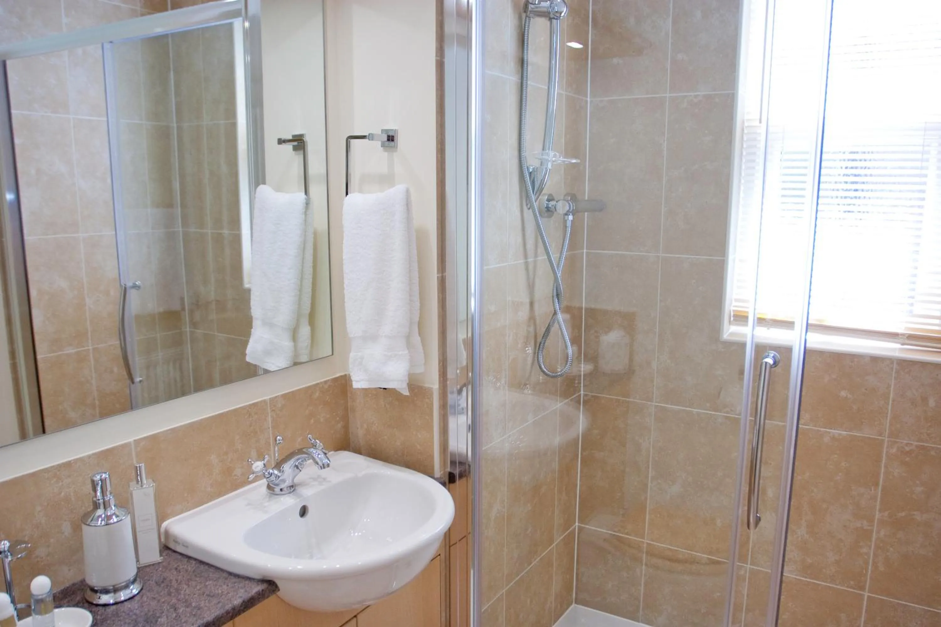 Bathroom in Cotford Hotel