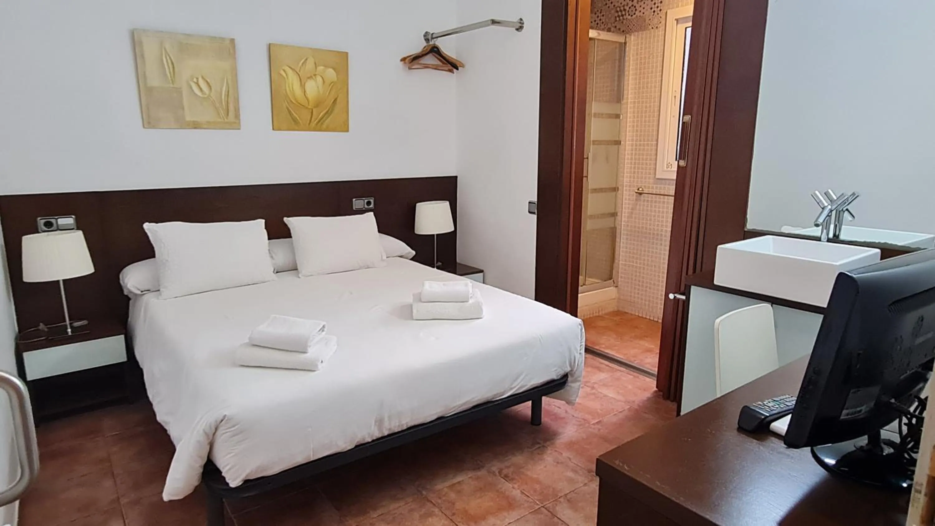 Bed in Hostal Eixample