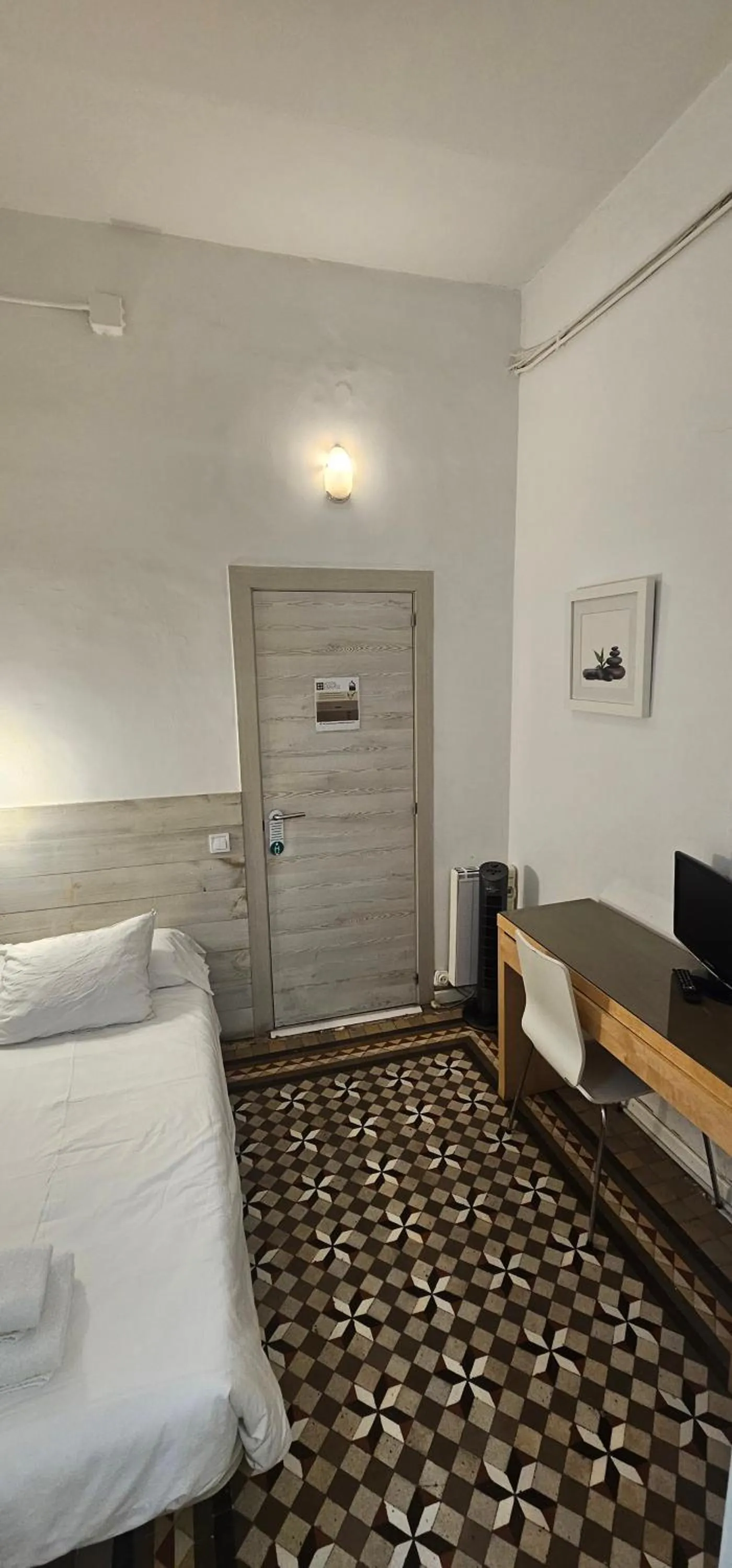 Photo of the whole room, Bed in Hostal Eixample