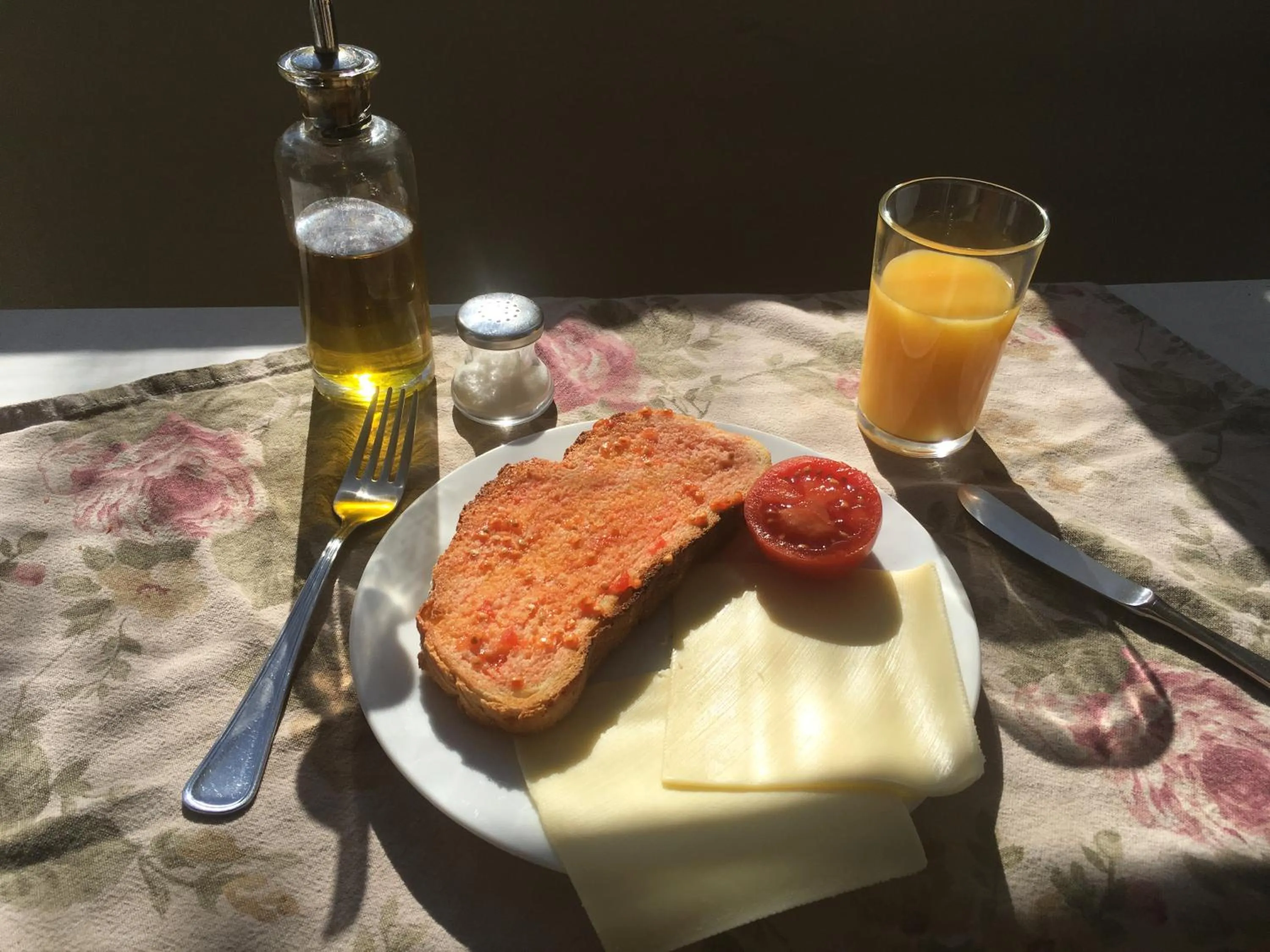 Food and drinks in Hostal Eixample