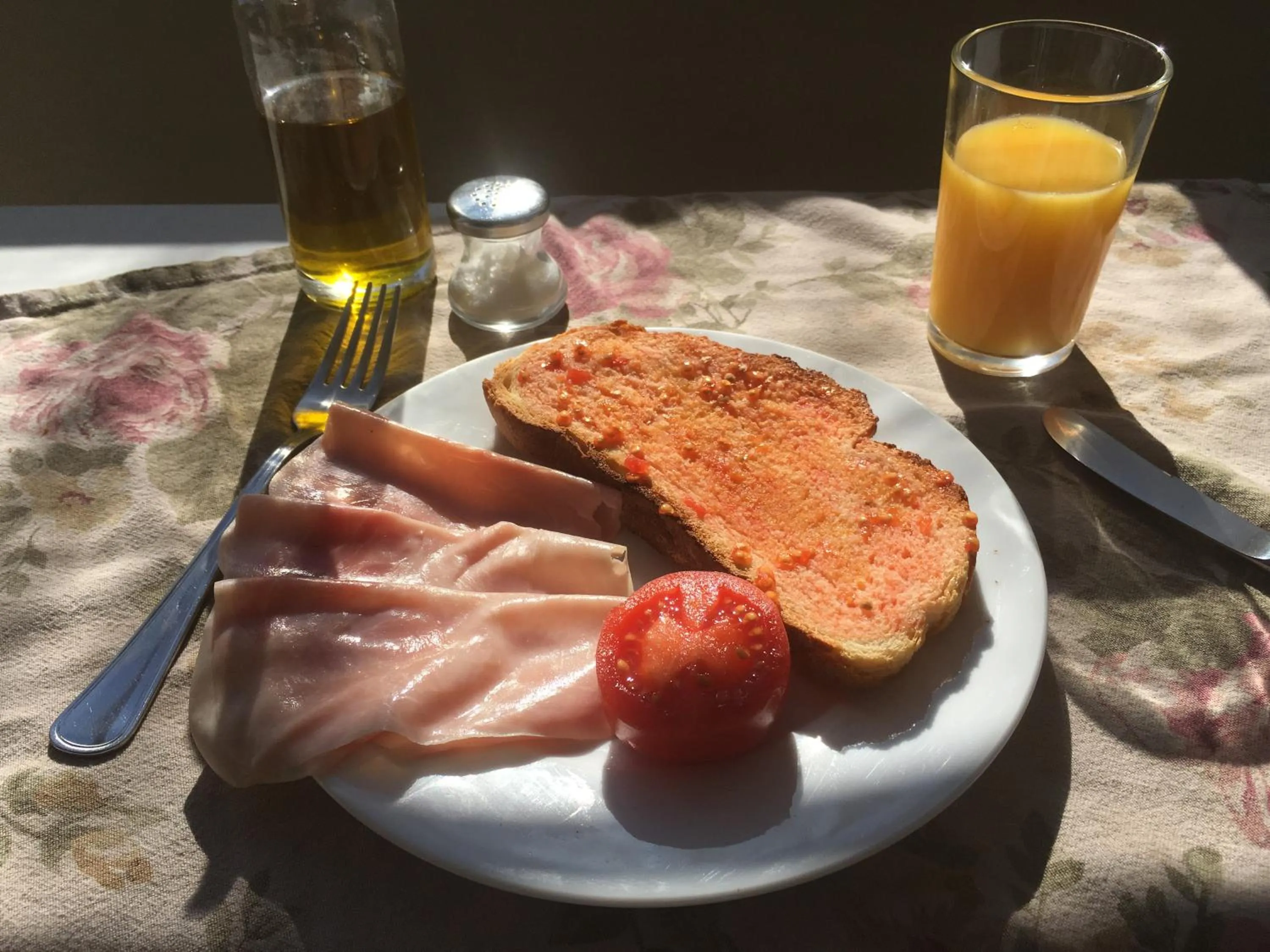 Food and drinks in Hostal Eixample