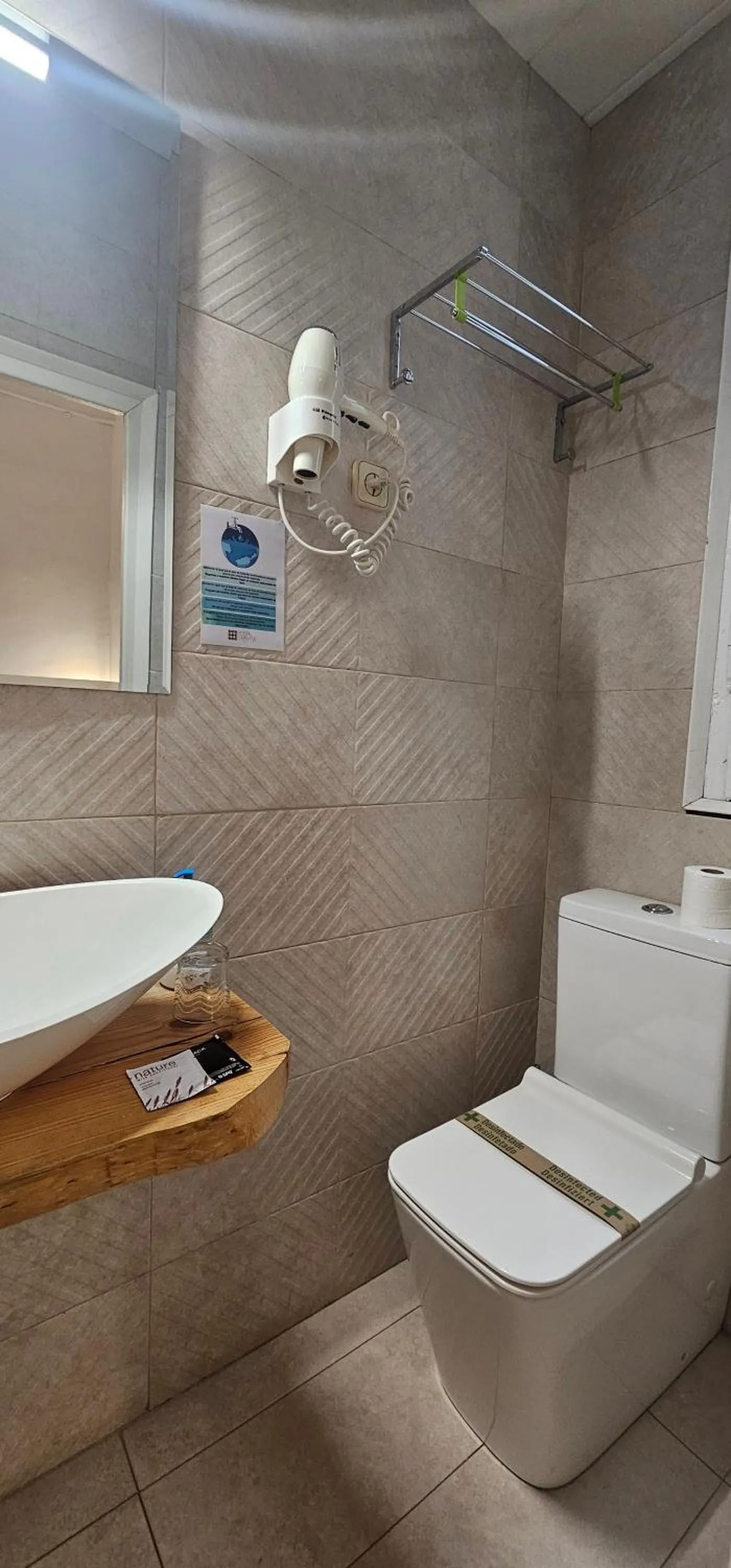 Toilet in Hostal Eixample