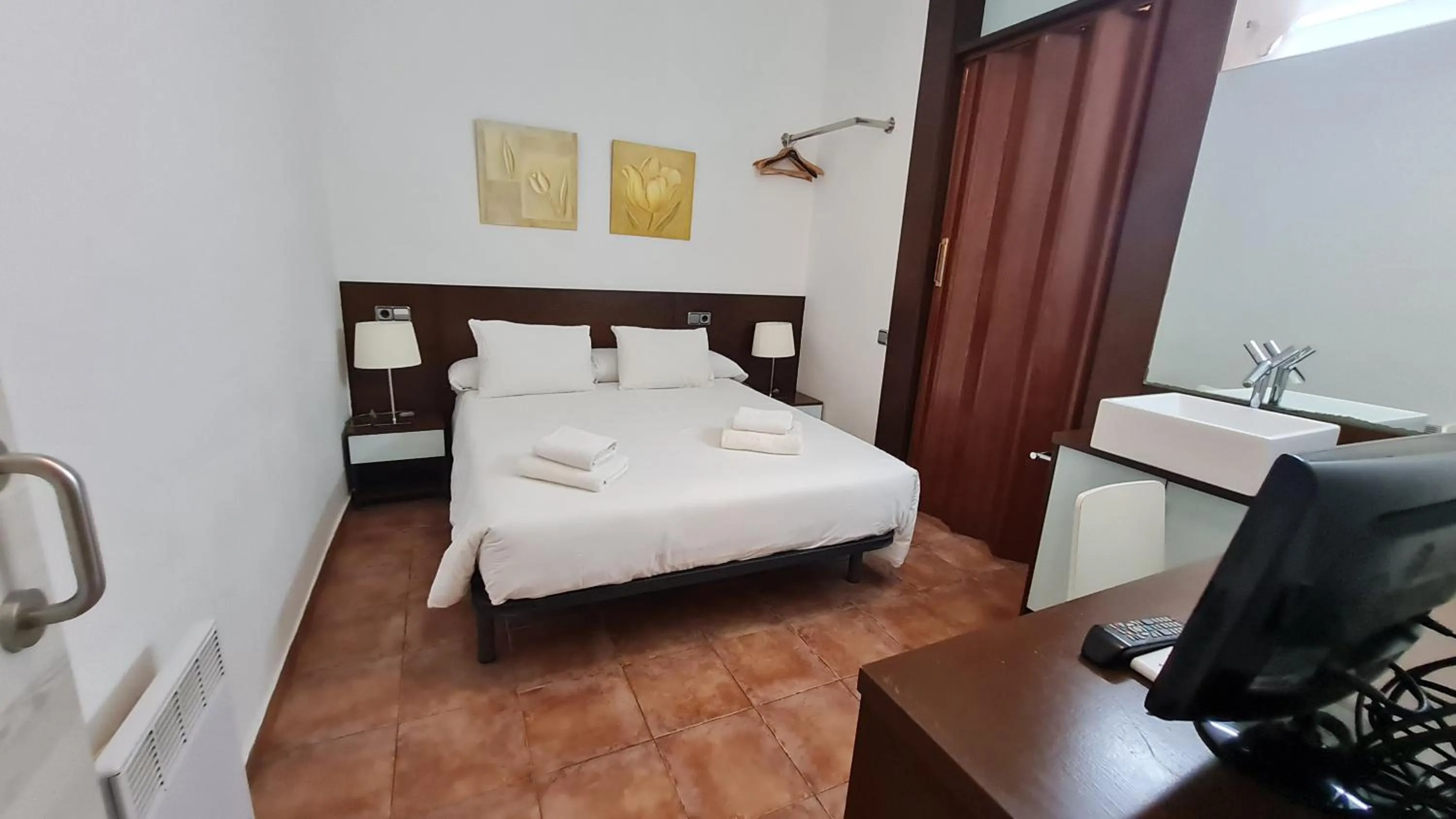 Bed in Hostal Eixample