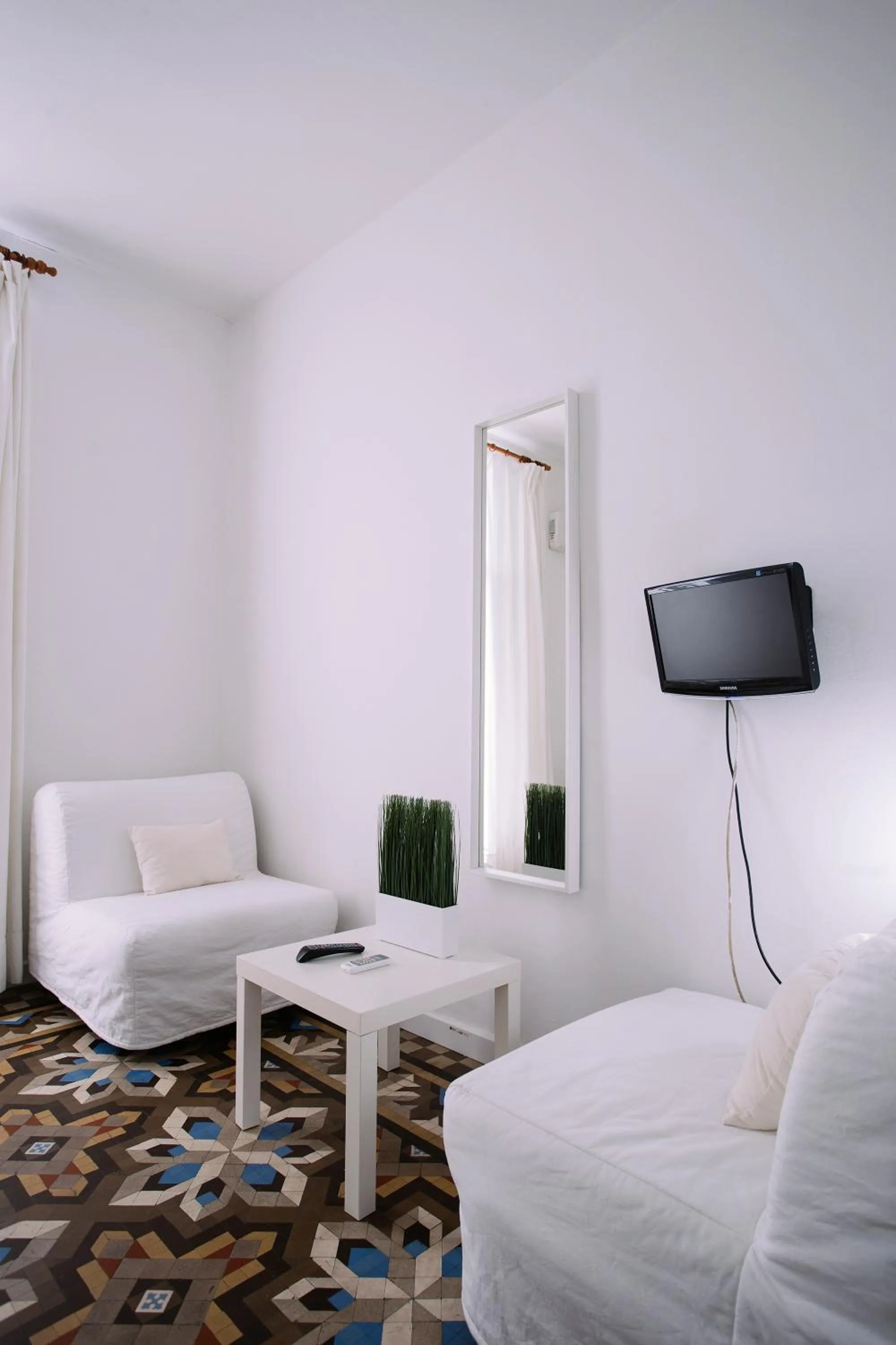 Photo of the whole room in Hostal Eixample