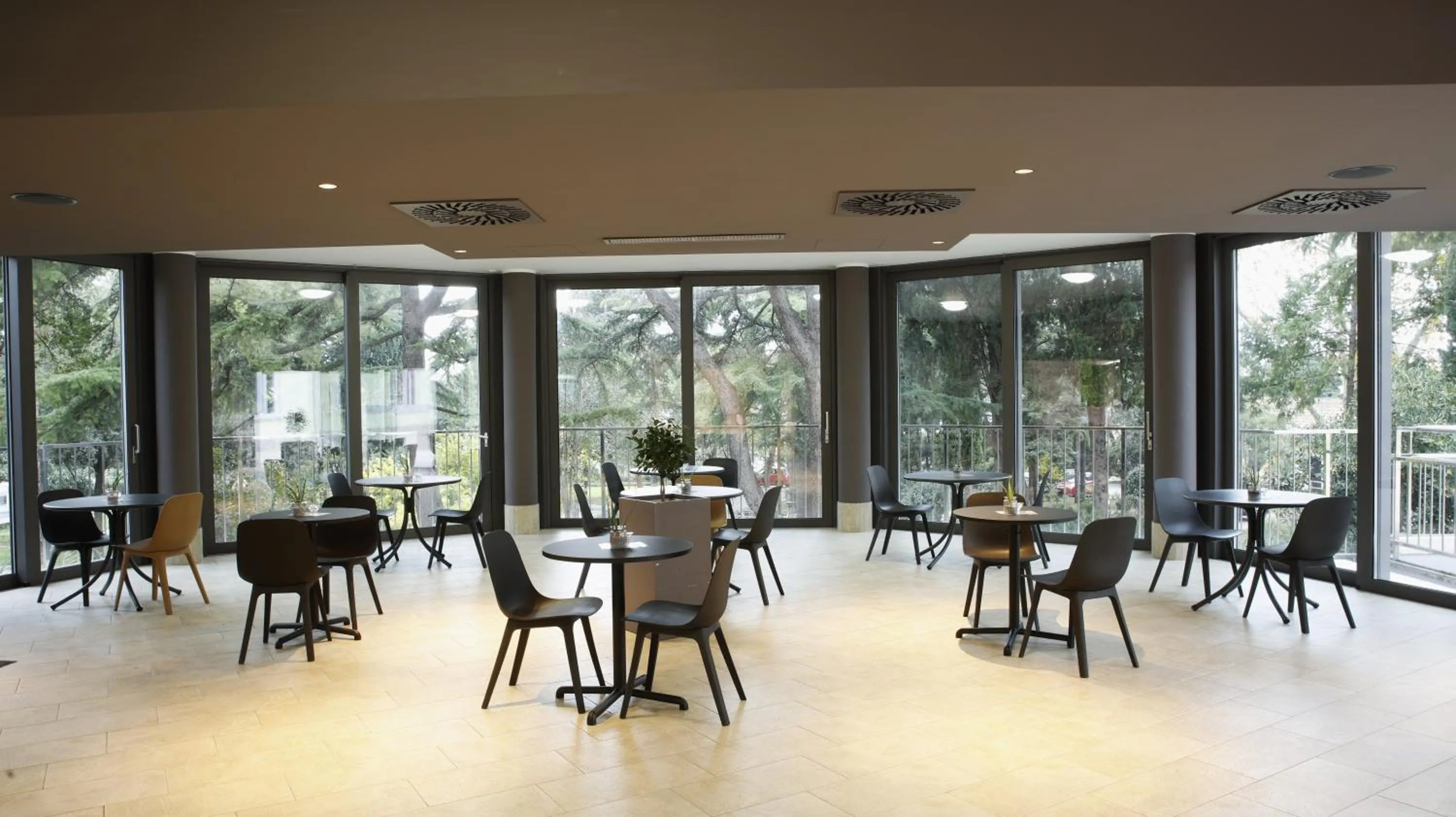 Restaurant/places to eat in FLORAMARE HEALTH RESORT