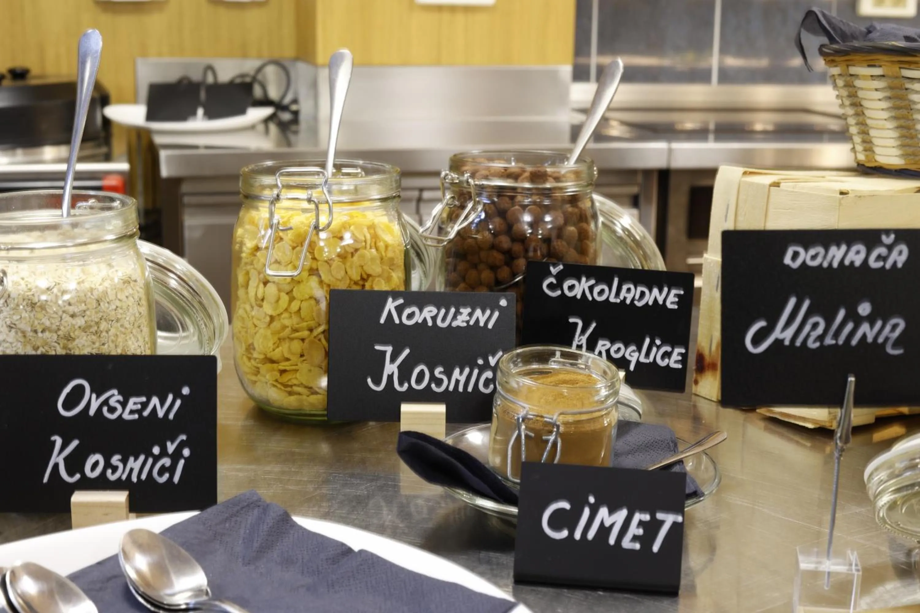 Food and drinks in FLORAMARE HEALTH RESORT