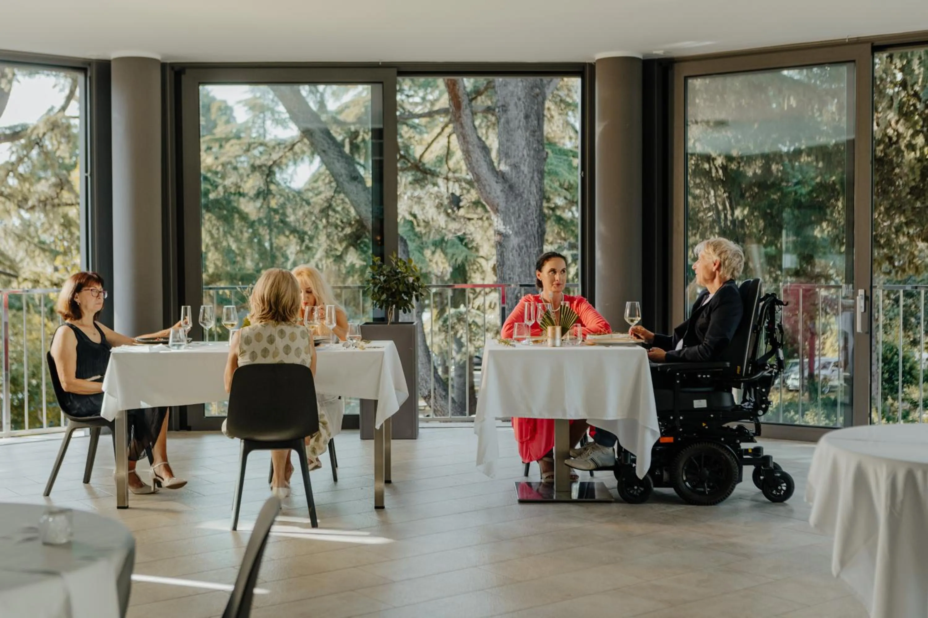 Restaurant/places to eat in FLORAMARE HEALTH RESORT