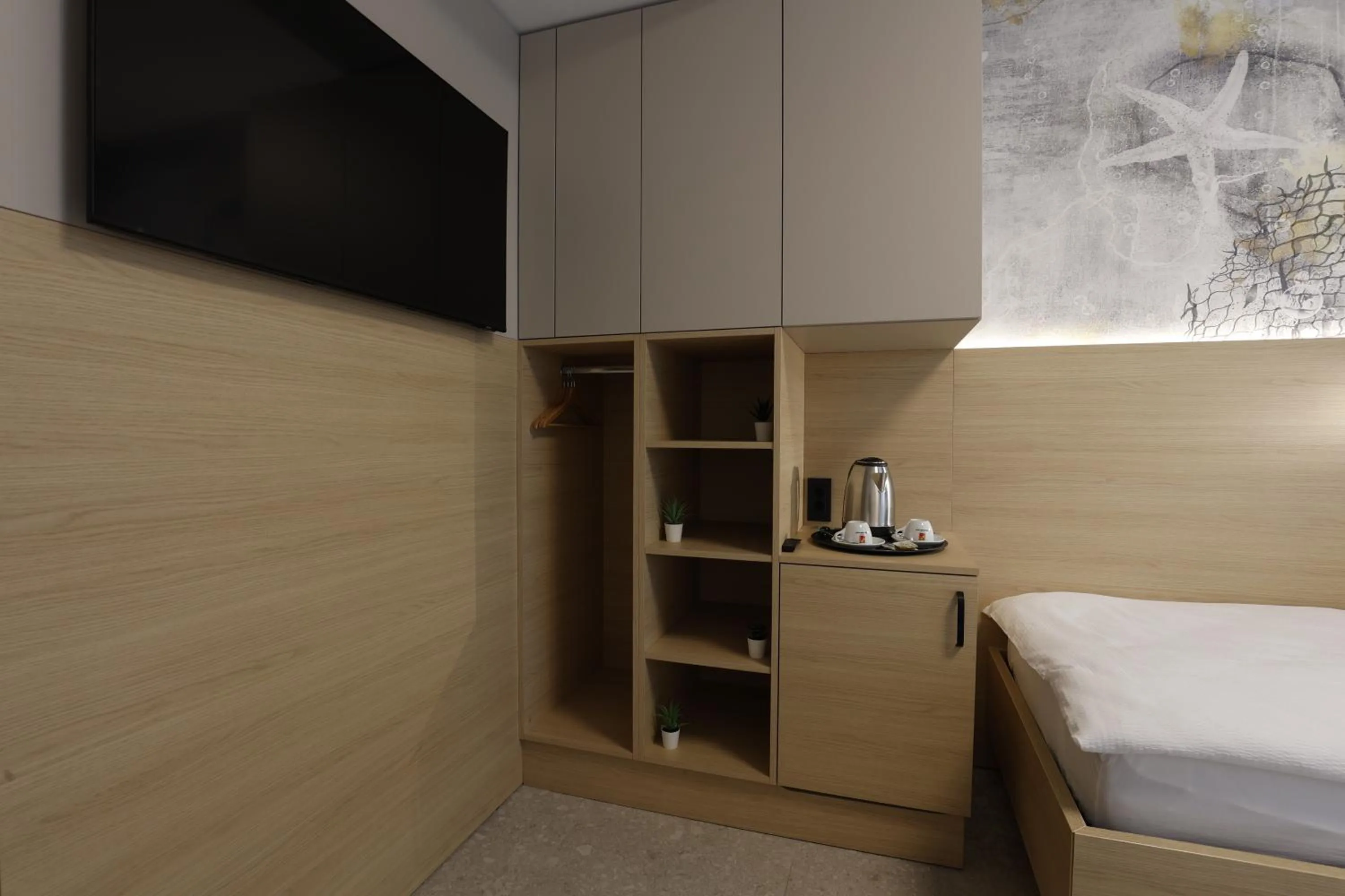 Bed in FLORAMARE HEALTH RESORT