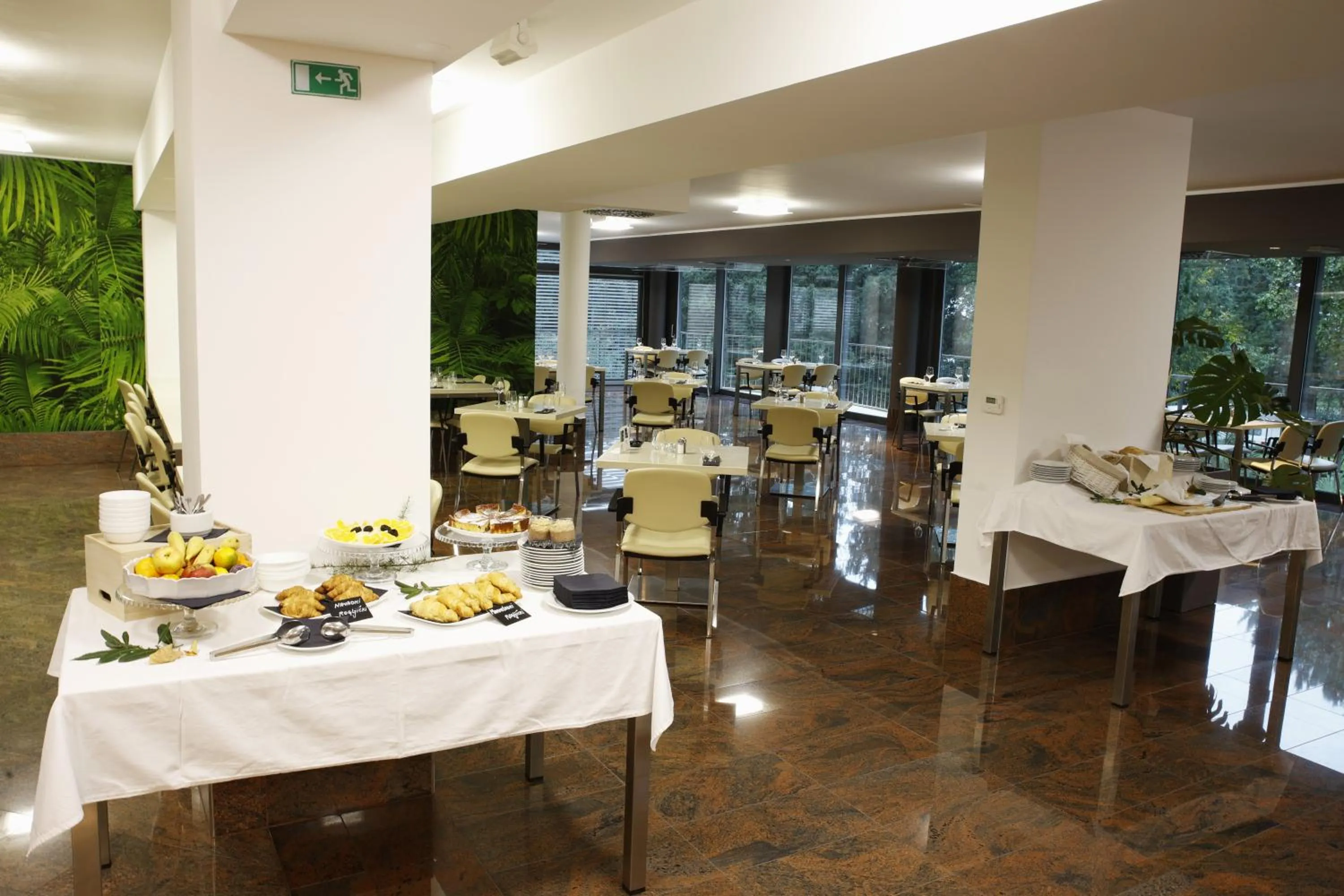 Restaurant/places to eat in FLORAMARE HEALTH RESORT