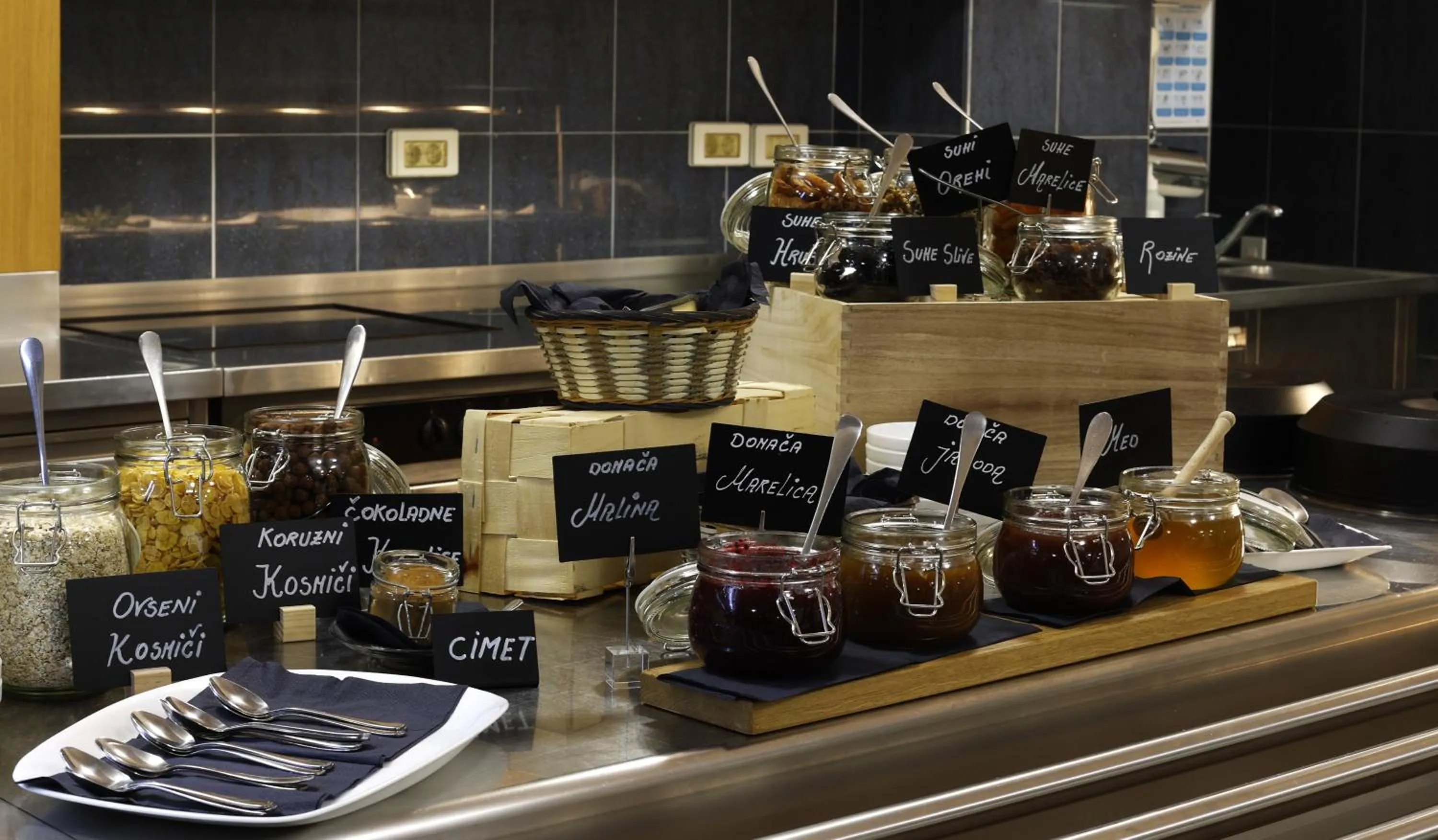 Restaurant/places to eat in FLORAMARE HEALTH RESORT