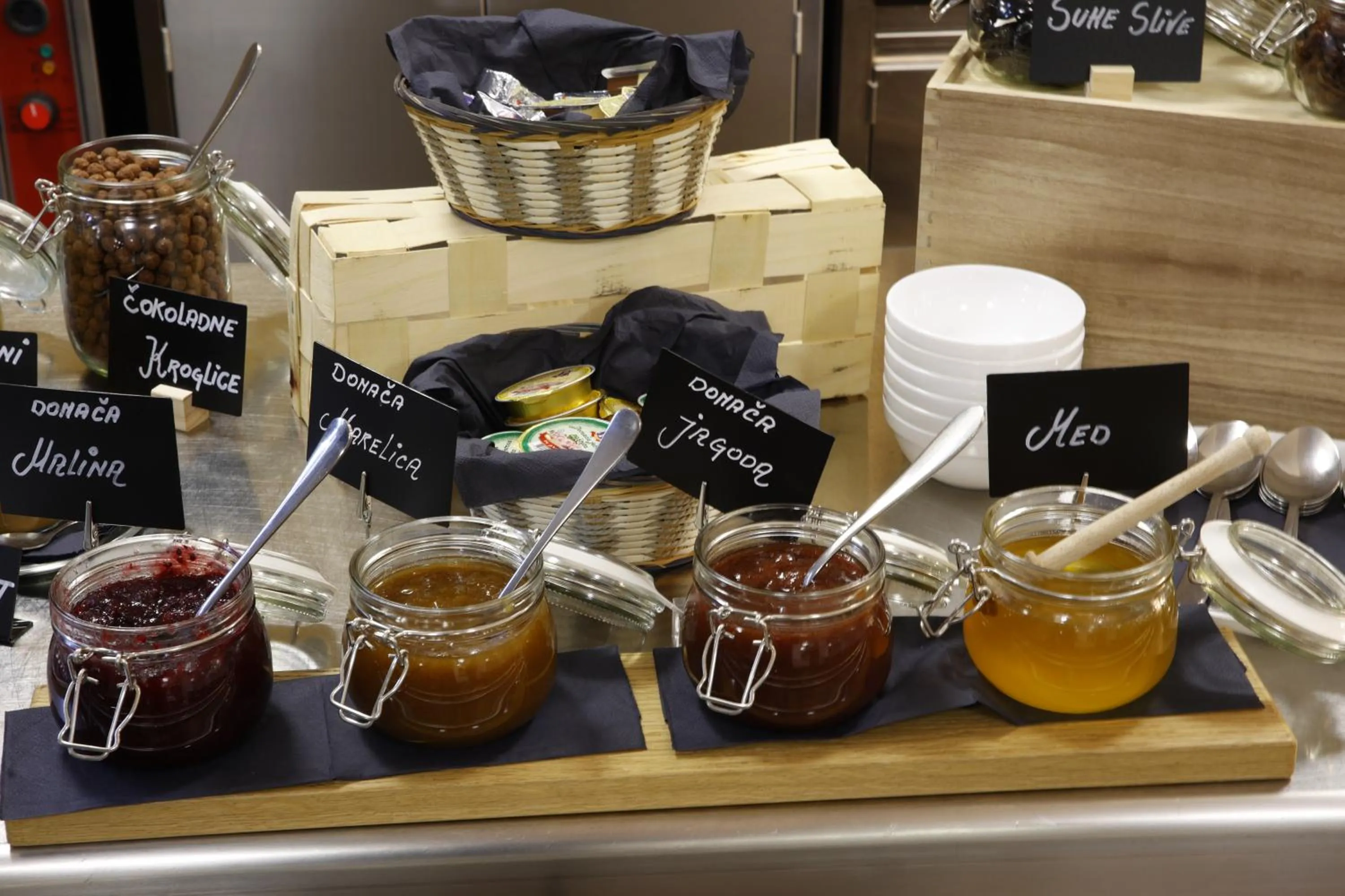 Restaurant/places to eat in FLORAMARE HEALTH RESORT