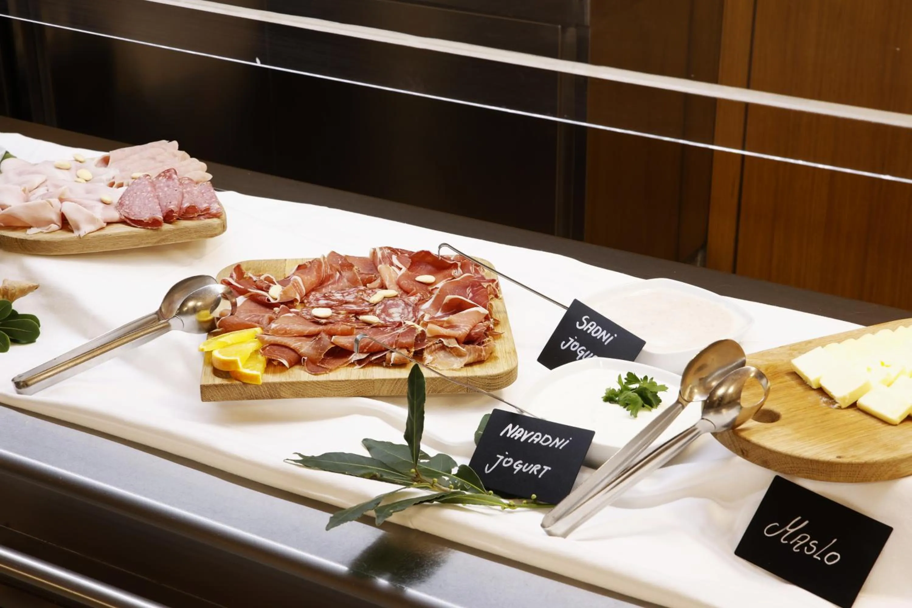 Food and drinks in FLORAMARE HEALTH RESORT