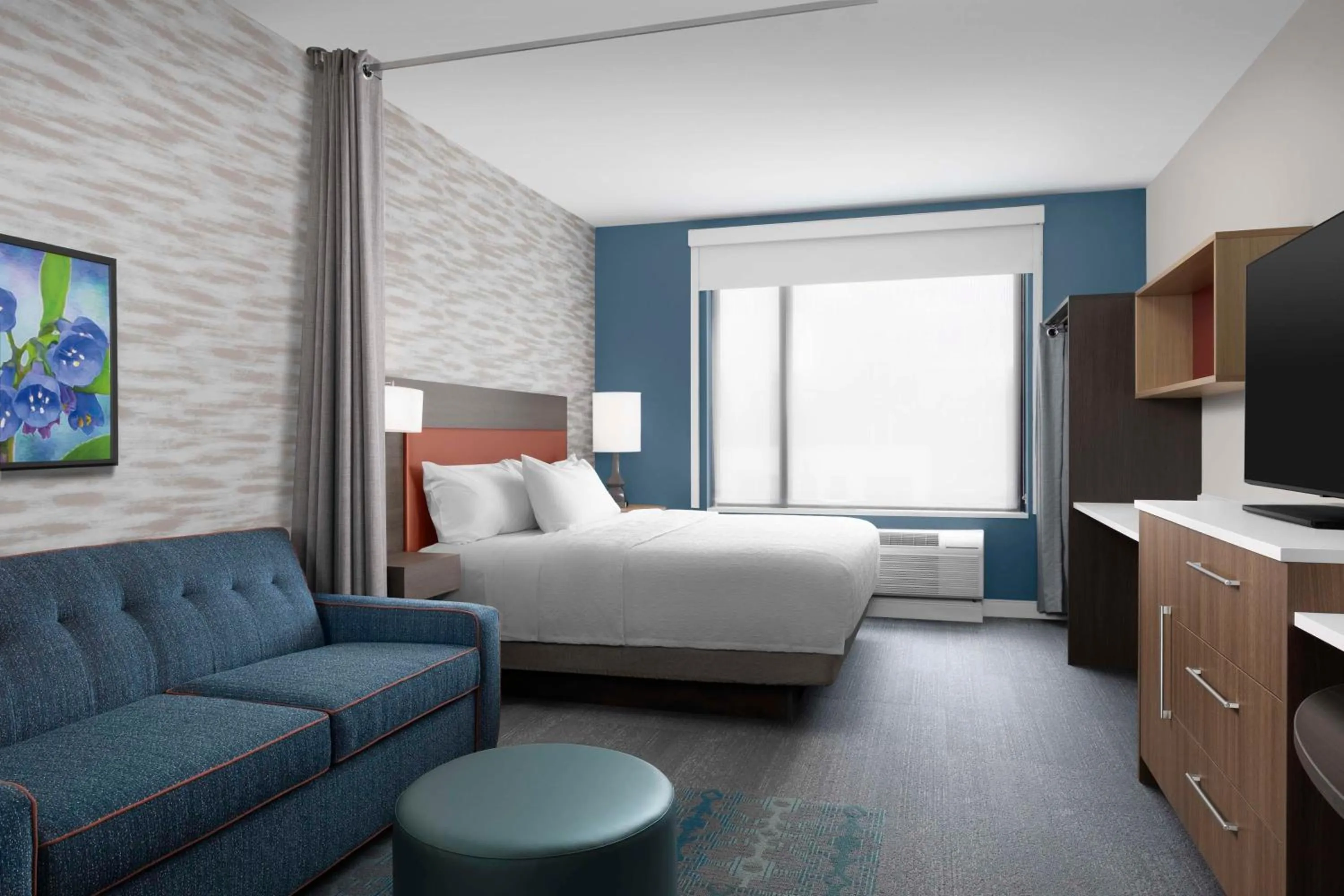 Living room, Bed in Home2 Suites By Hilton Falls Church