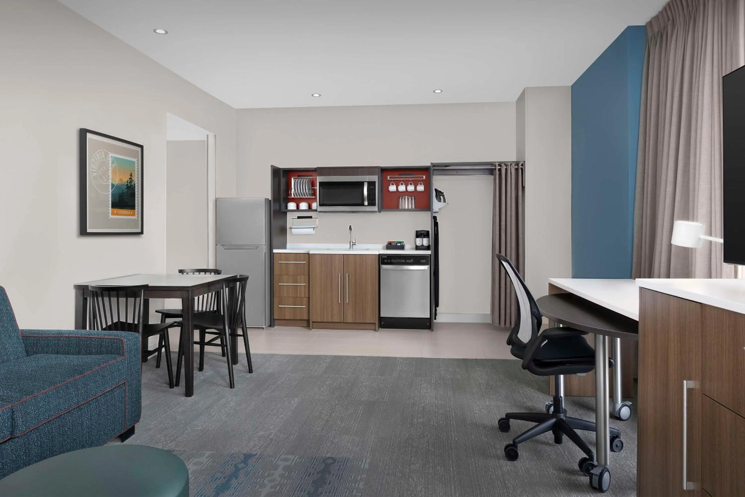 Kitchen or kitchenette in Home2 Suites By Hilton Falls Church