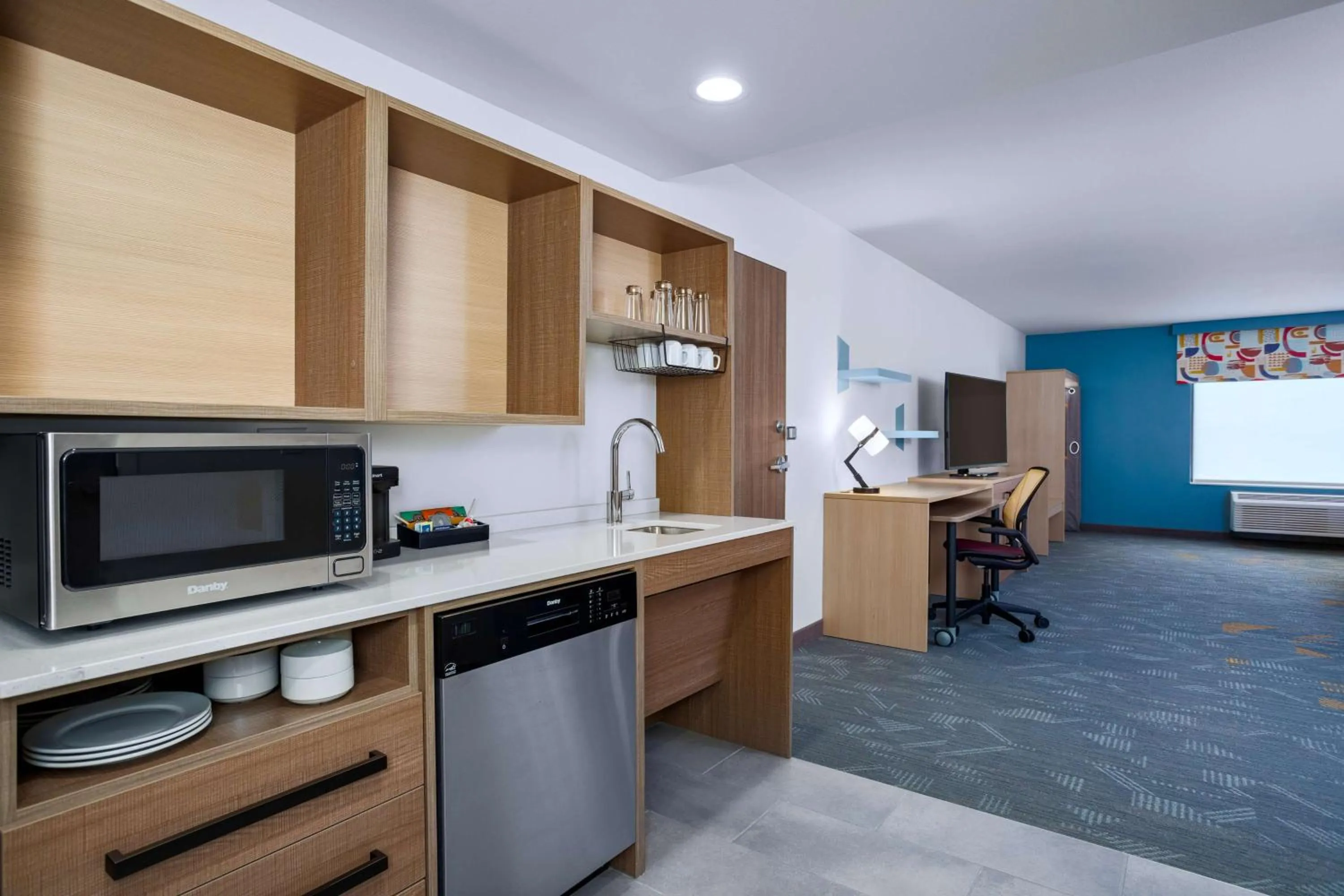 Kitchen or kitchenette in Home2 Suites By Hilton Indianapolis North At Intech Park