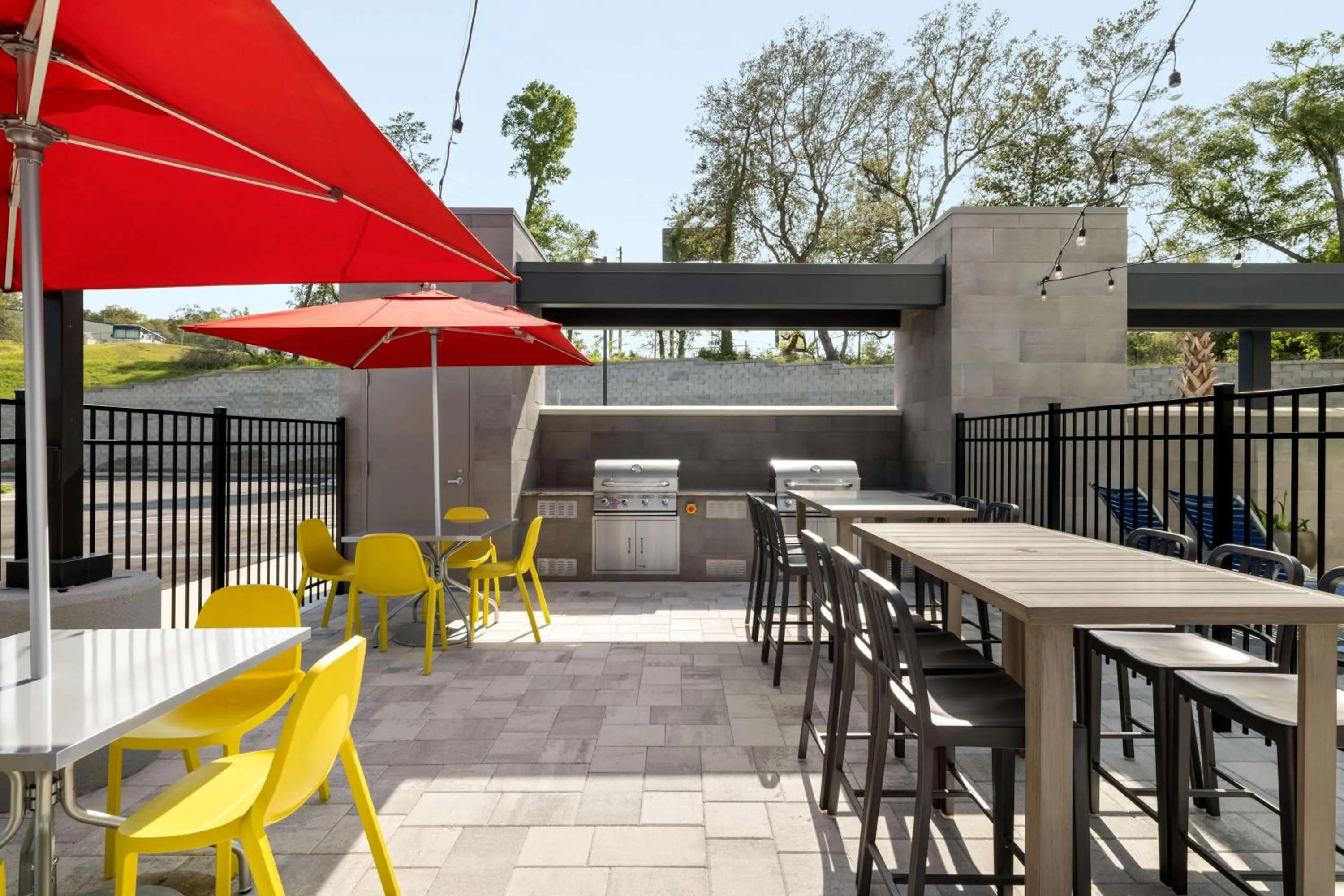 Dining area in Home2 Suites By Hilton Niceville Eglin Air Force Base