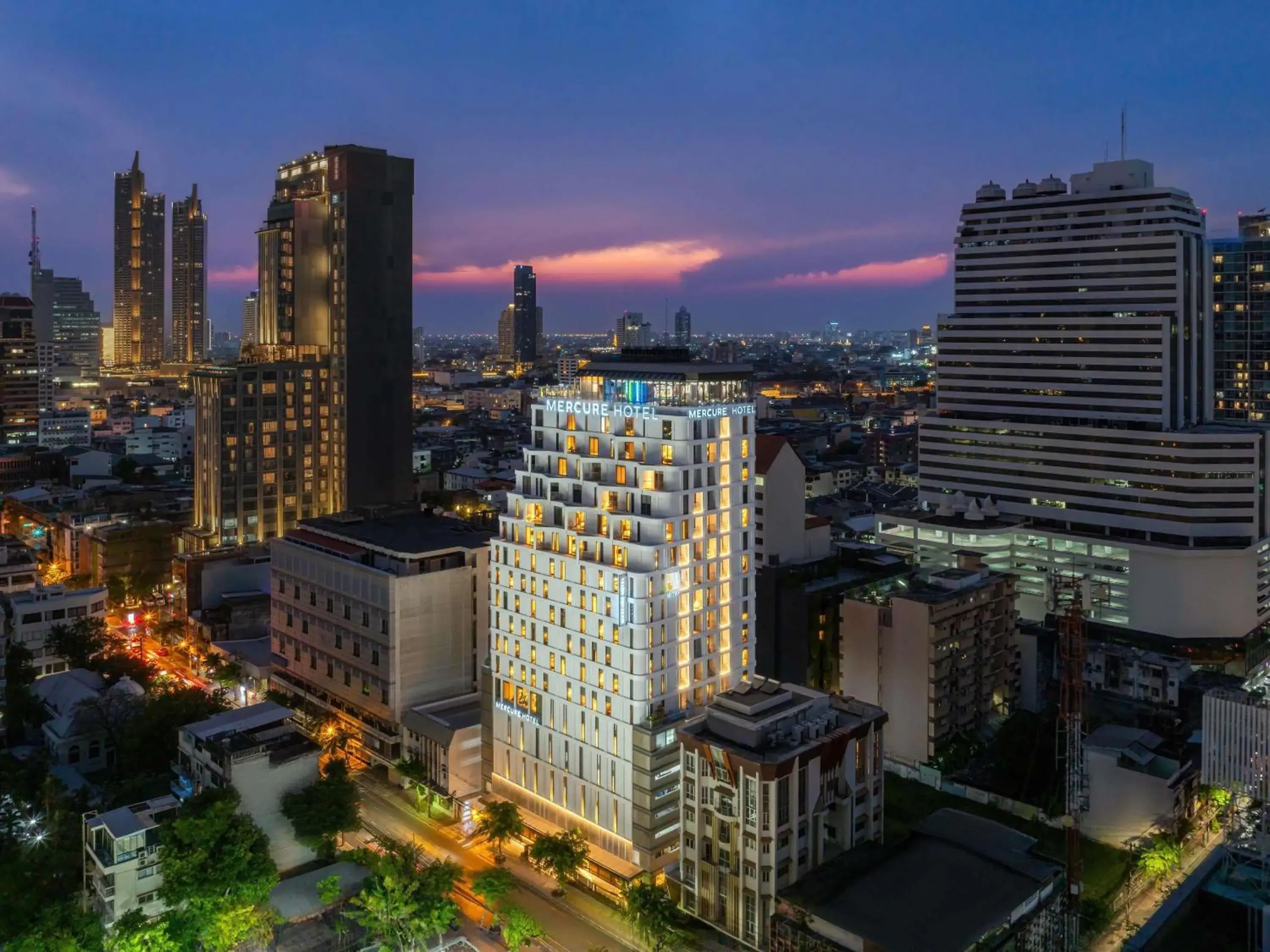 Property building in Mercure Bangkok Surawong Property building in Mercure Bangkok Surawong
