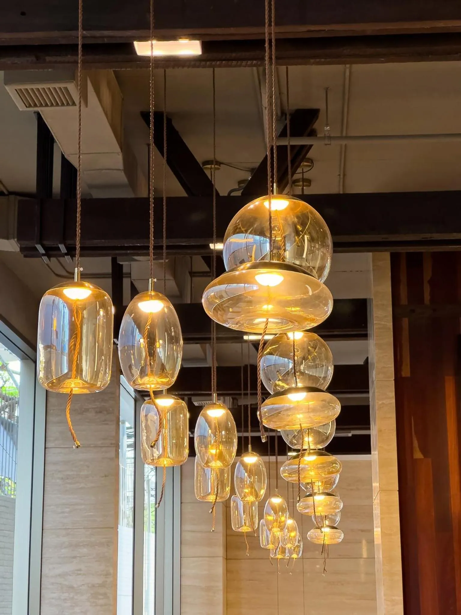 Restaurant/places to eat in Mercure Bangkok Surawong