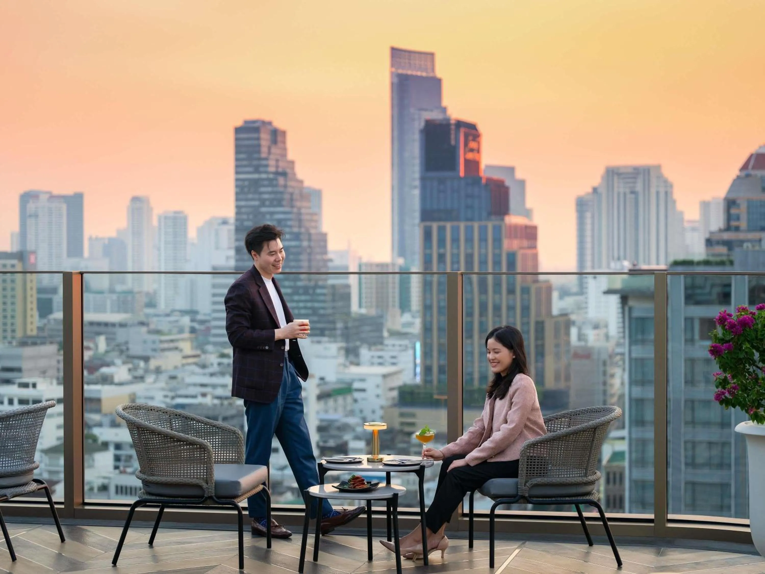 Lounge or bar in Mercure Bangkok Surawong