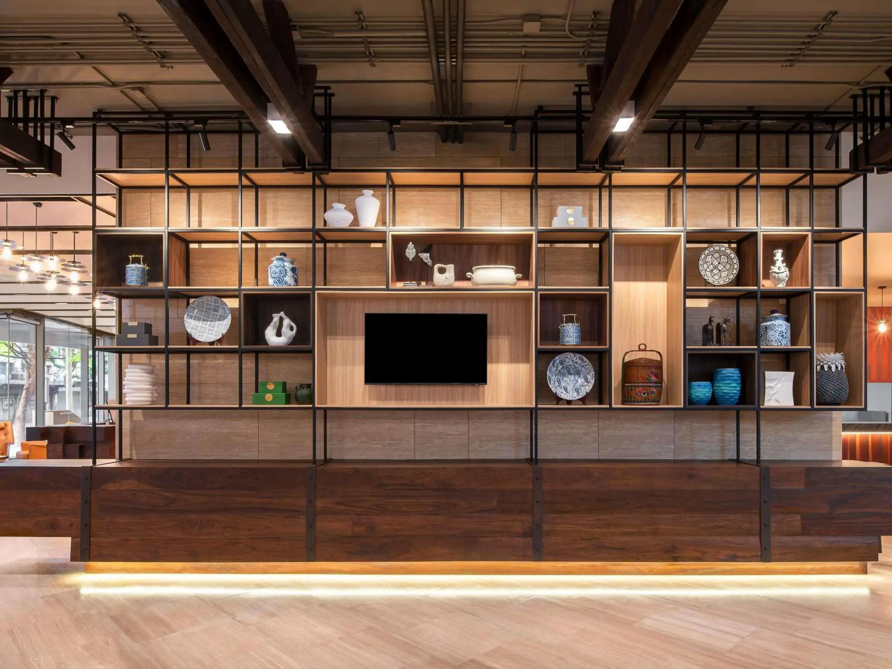 Restaurant/places to eat in Mercure Bangkok Surawong Restaurant/places to eat in Mercure Bangkok Surawong