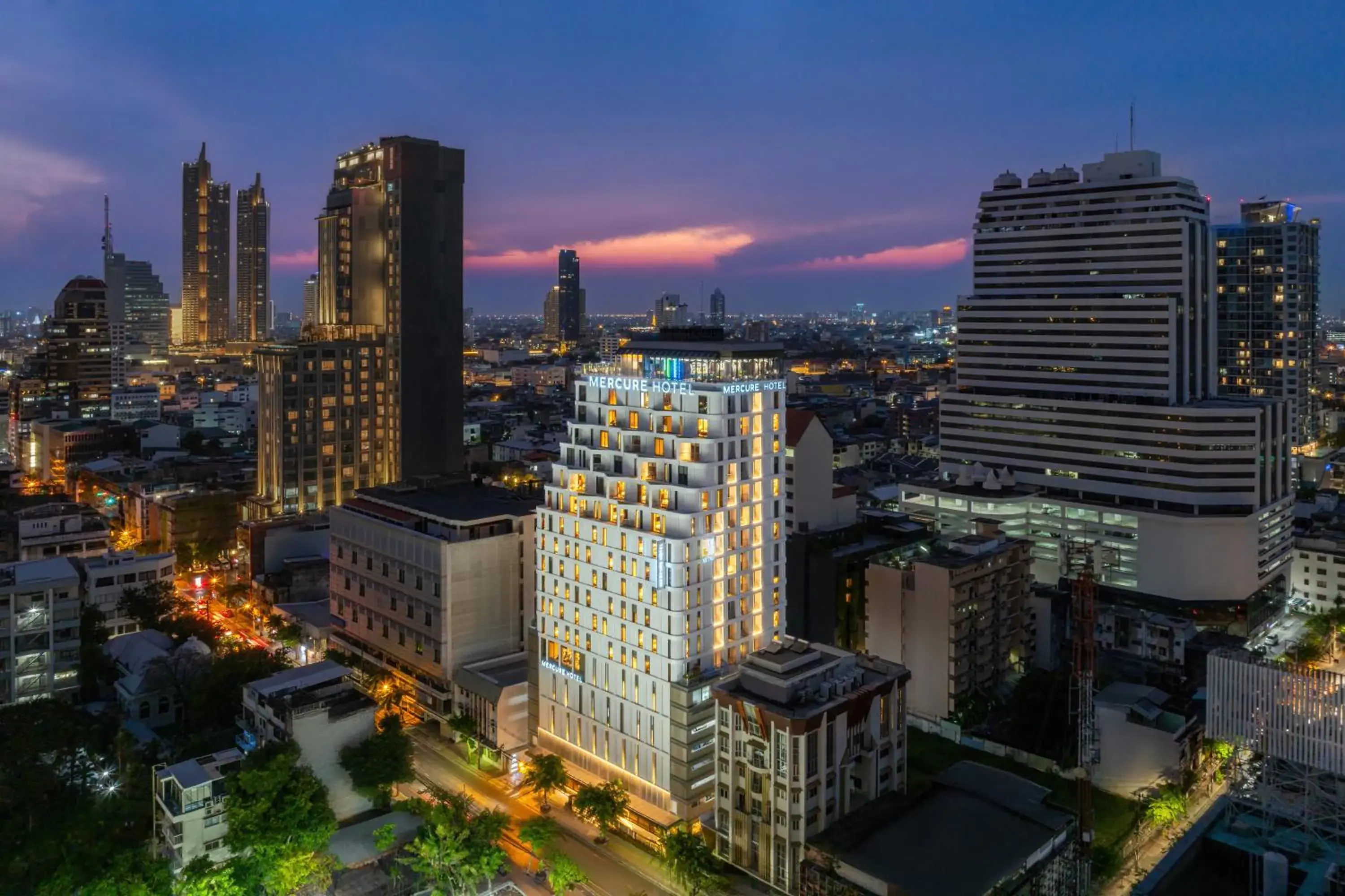 Property building in Mercure Bangkok Surawong Property building in Mercure Bangkok Surawong