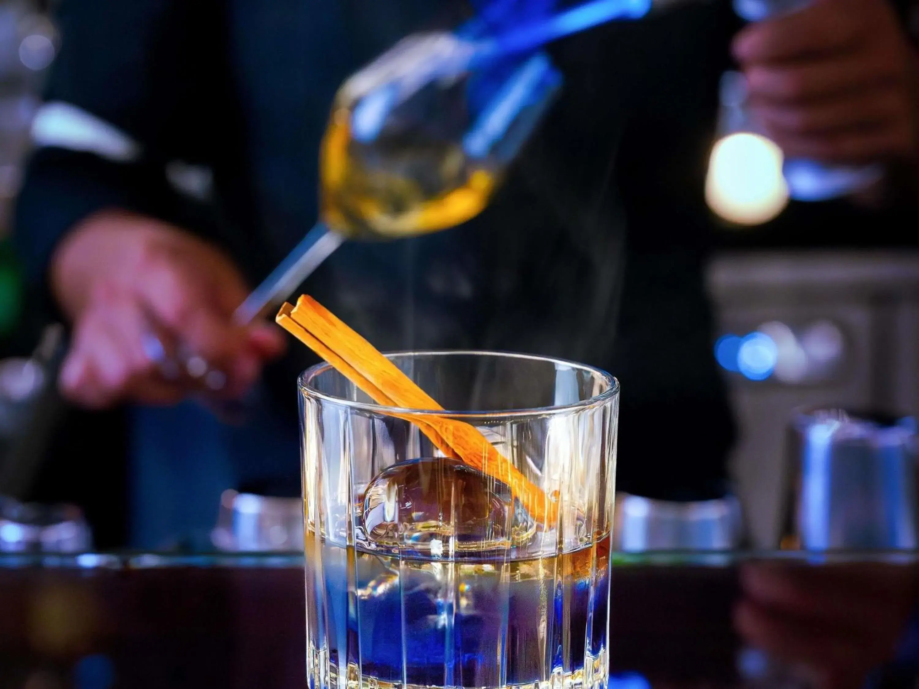 Lounge or bar in Mercure Bangkok Surawong Lounge or bar in Mercure Bangkok Surawong