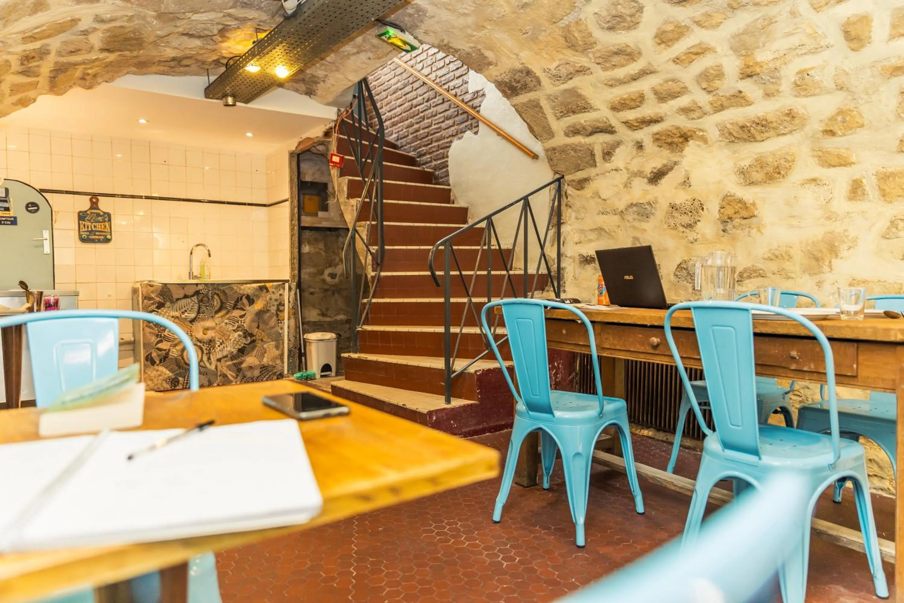 Seating area in Young and Happy Latin Quarter by Hiphophostels