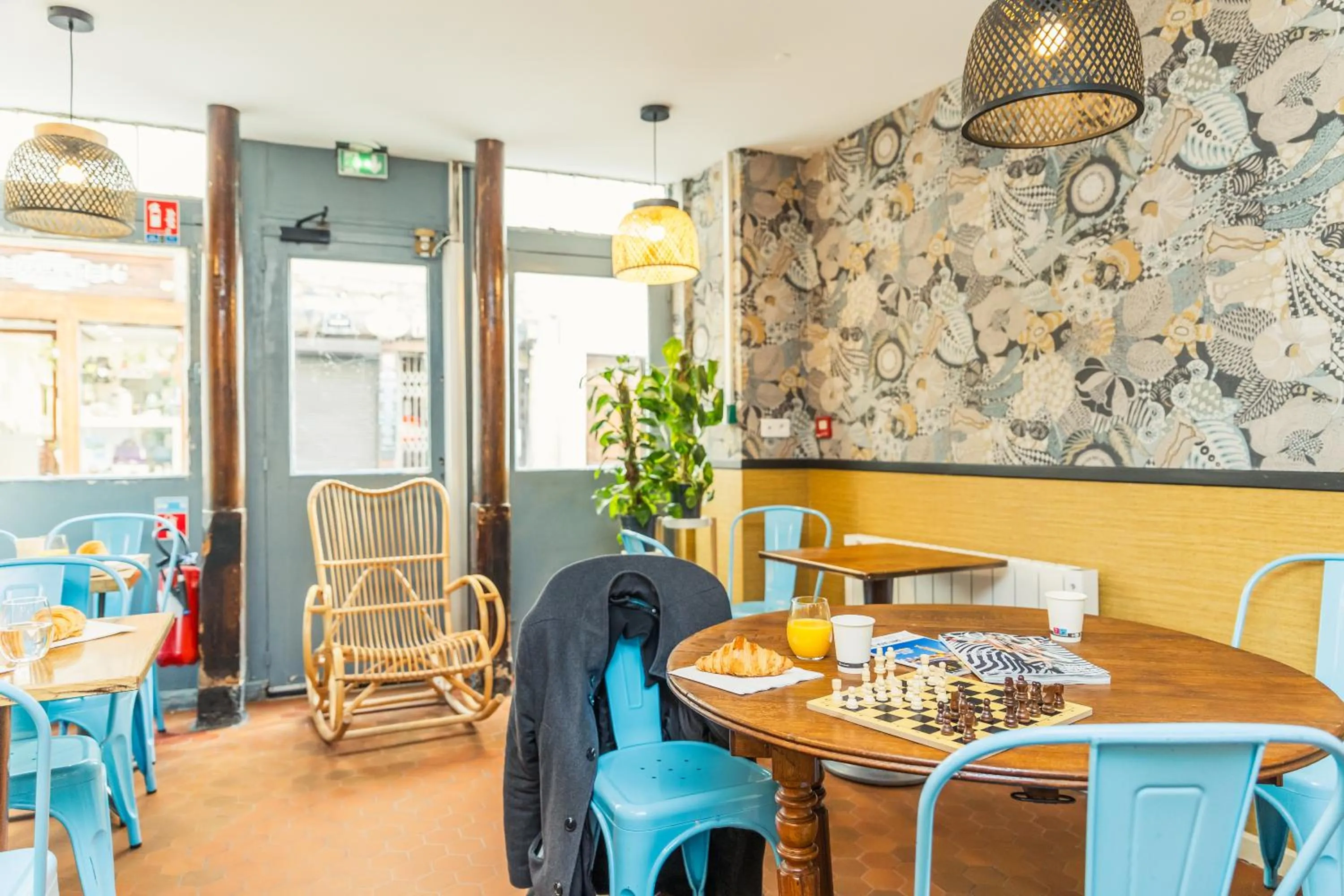 Seating area in Young and Happy Latin Quarter by Hiphophostels