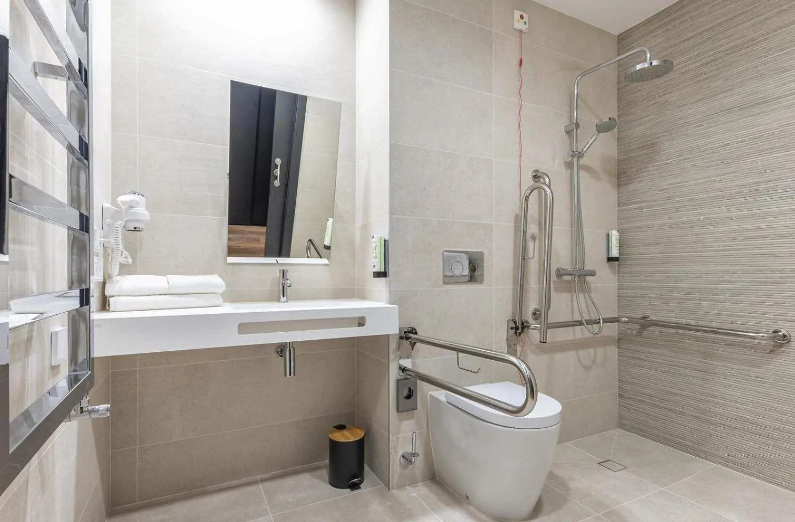 Shower in UNIVERSA Hoteles