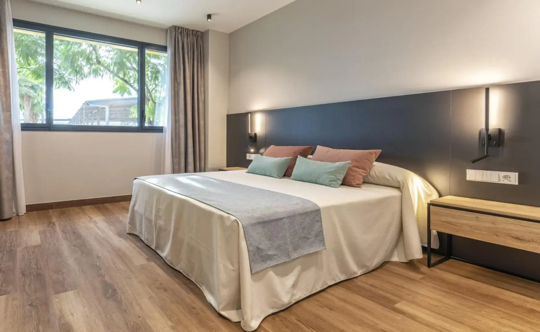 Double Room - Disability Access in Hotel Villa Universitaria Double Room - Disability Access in Hotel Villa Universitaria