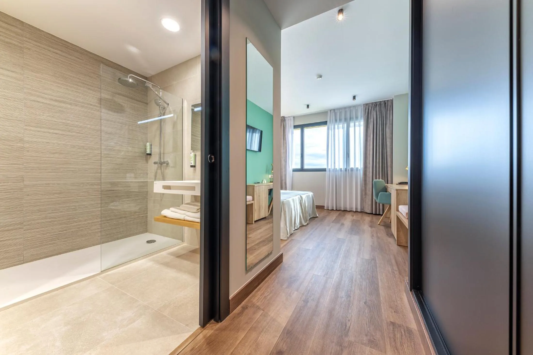 Shower in UNIVERSA Hoteles