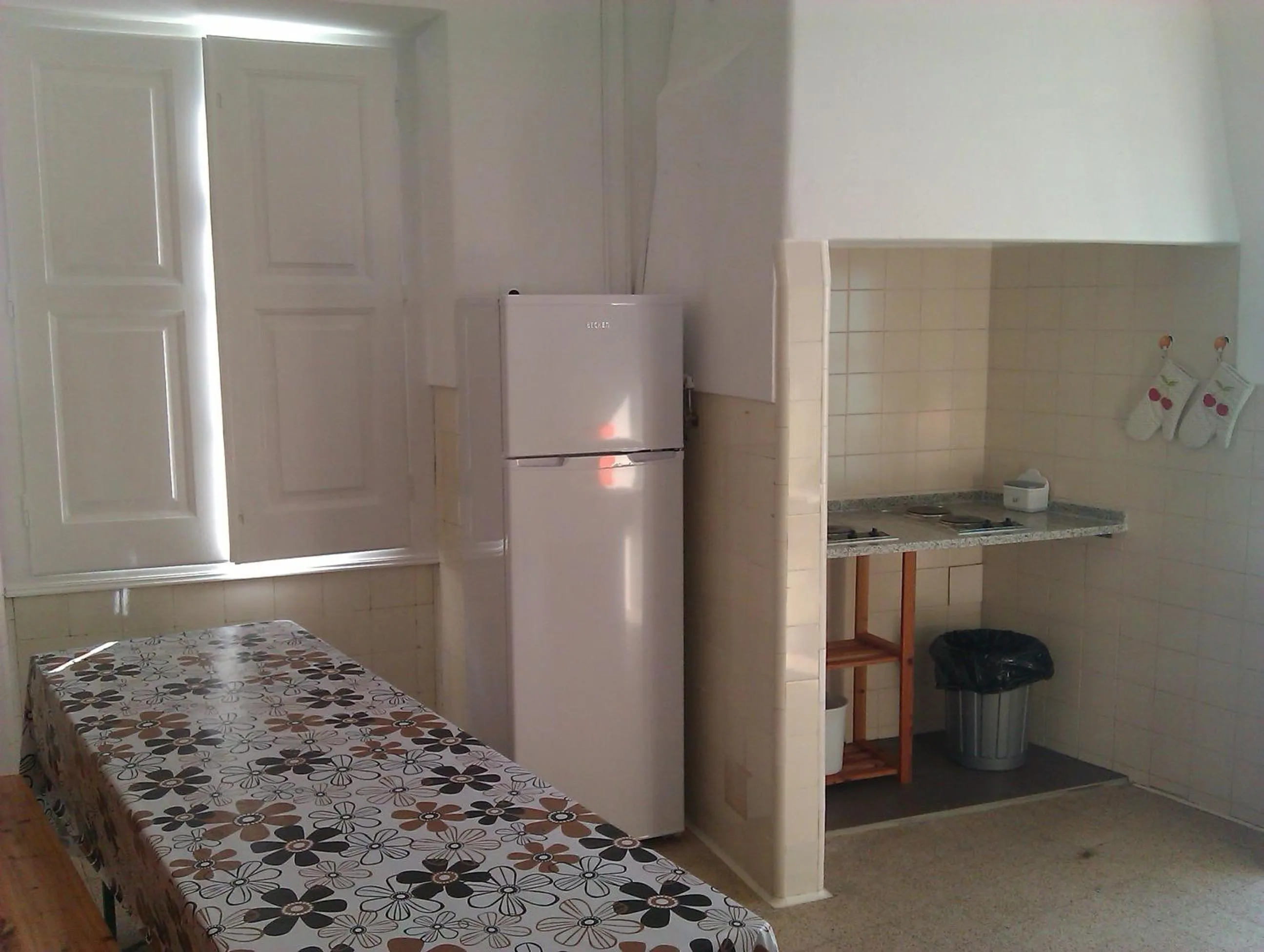 Communal kitchen in White Sun Hostel