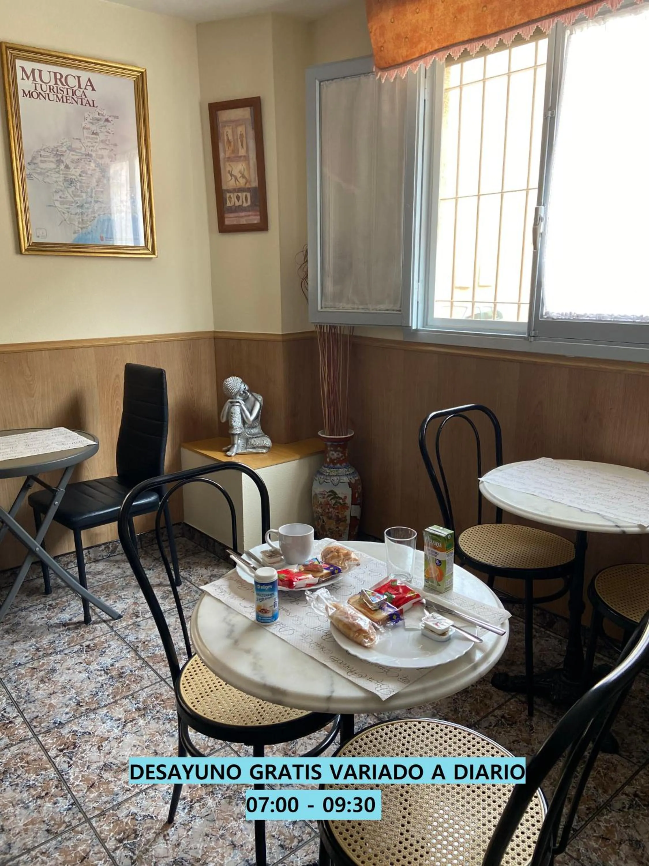 Food and drinks in Hotel Arce